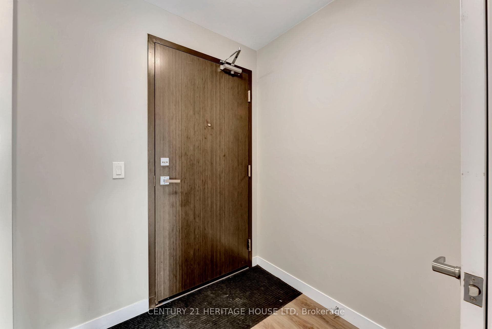 15 Queen Street Unit 1415 photo 3