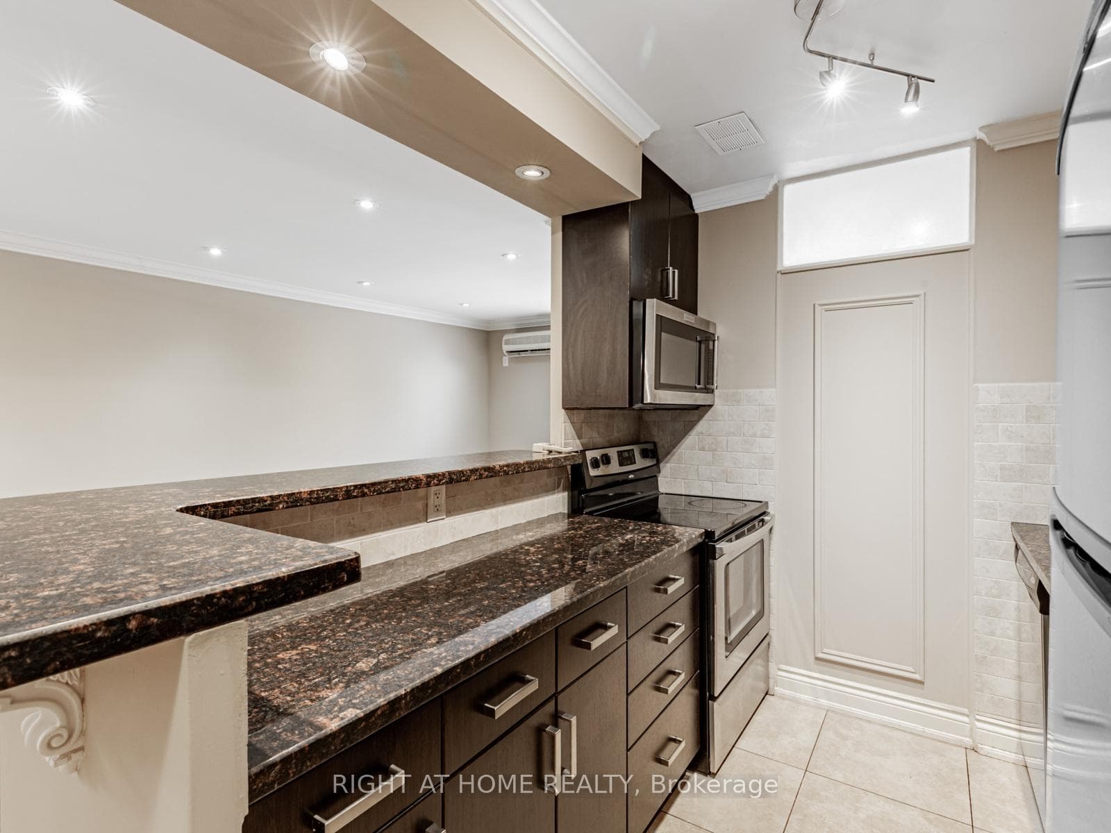 71 Jonesville Crescent Unit 104 photo 4