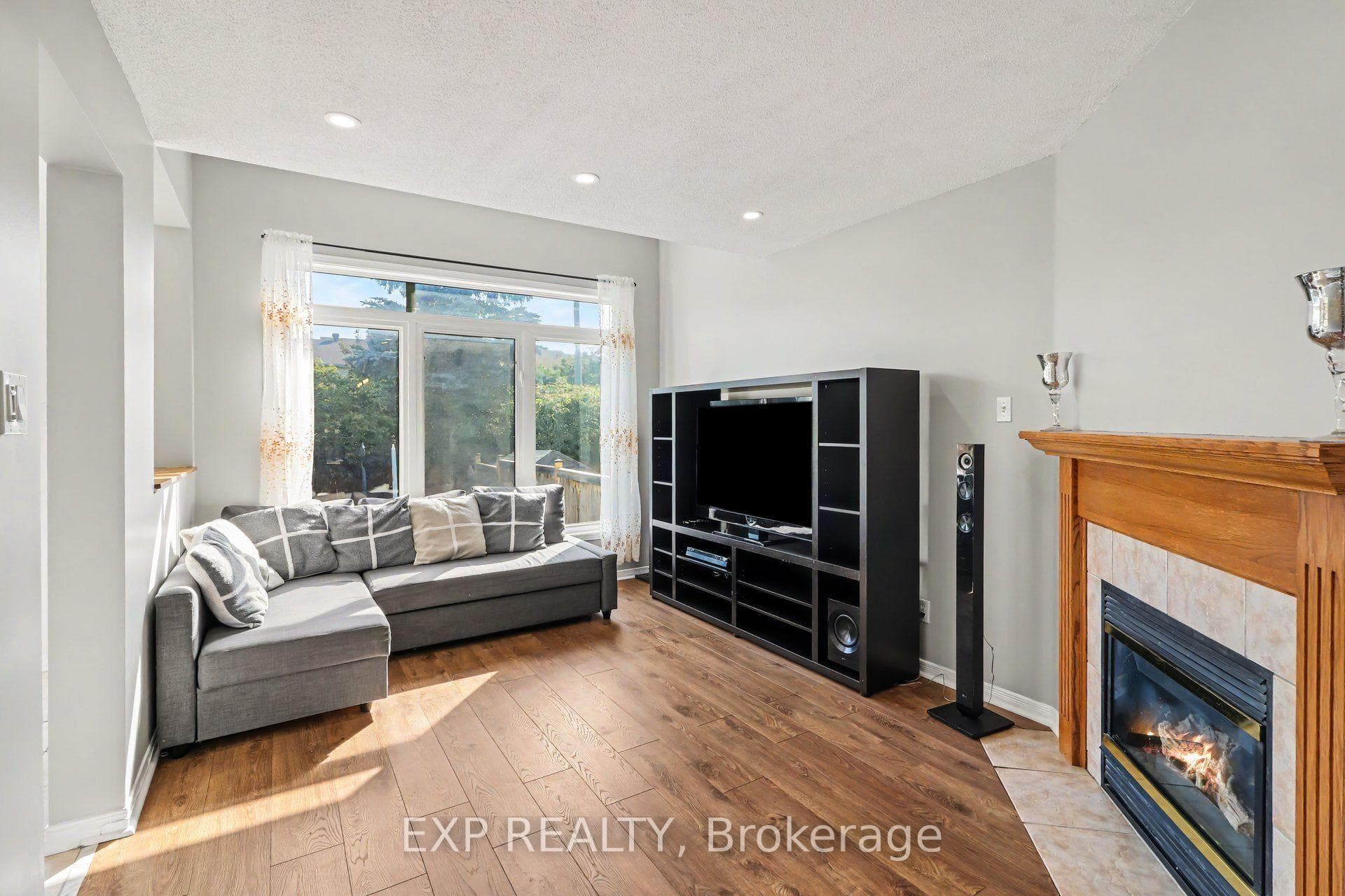 203 Duntroon Circle photo 16