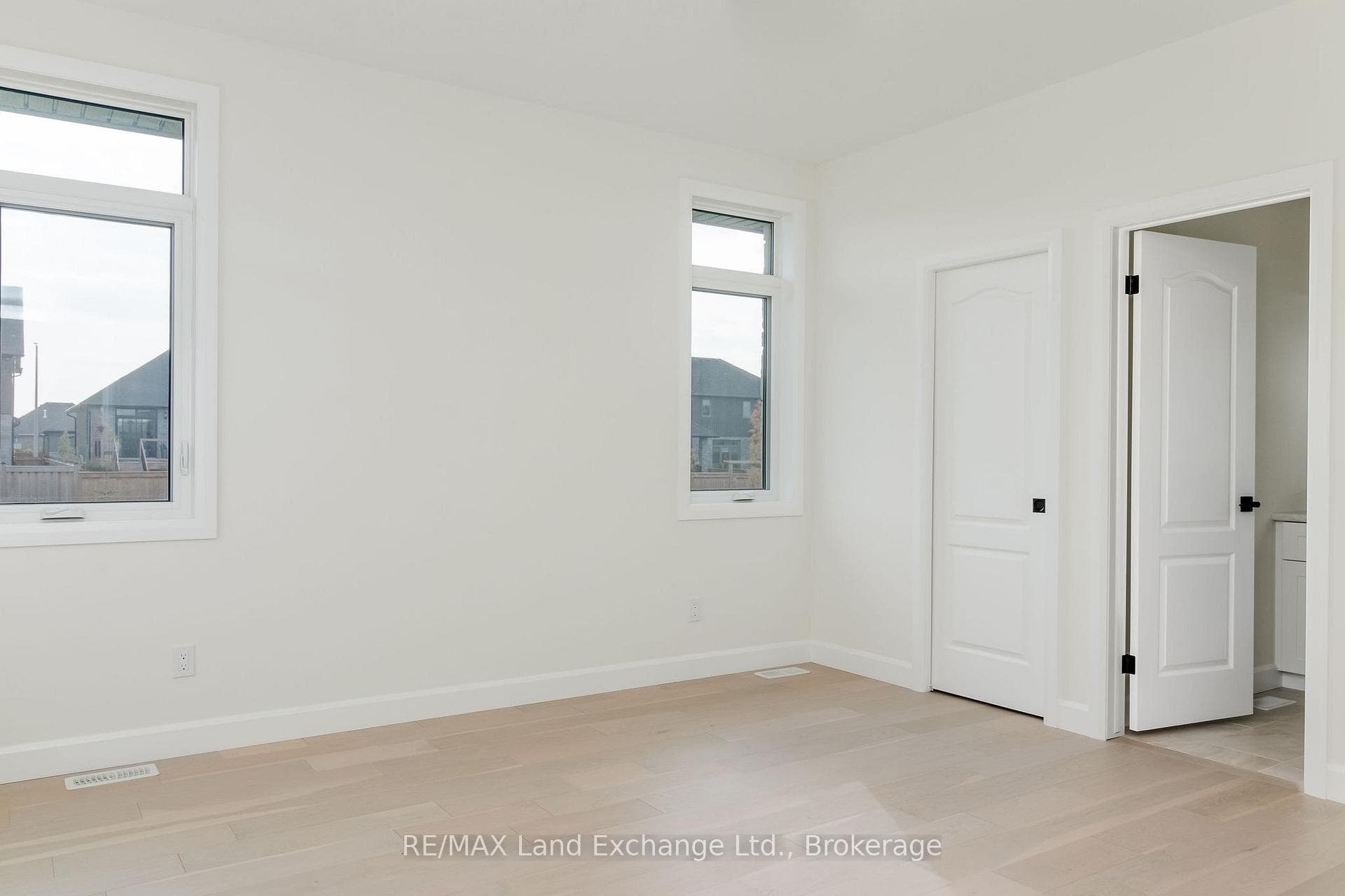 366 Mclean Crescent photo 15