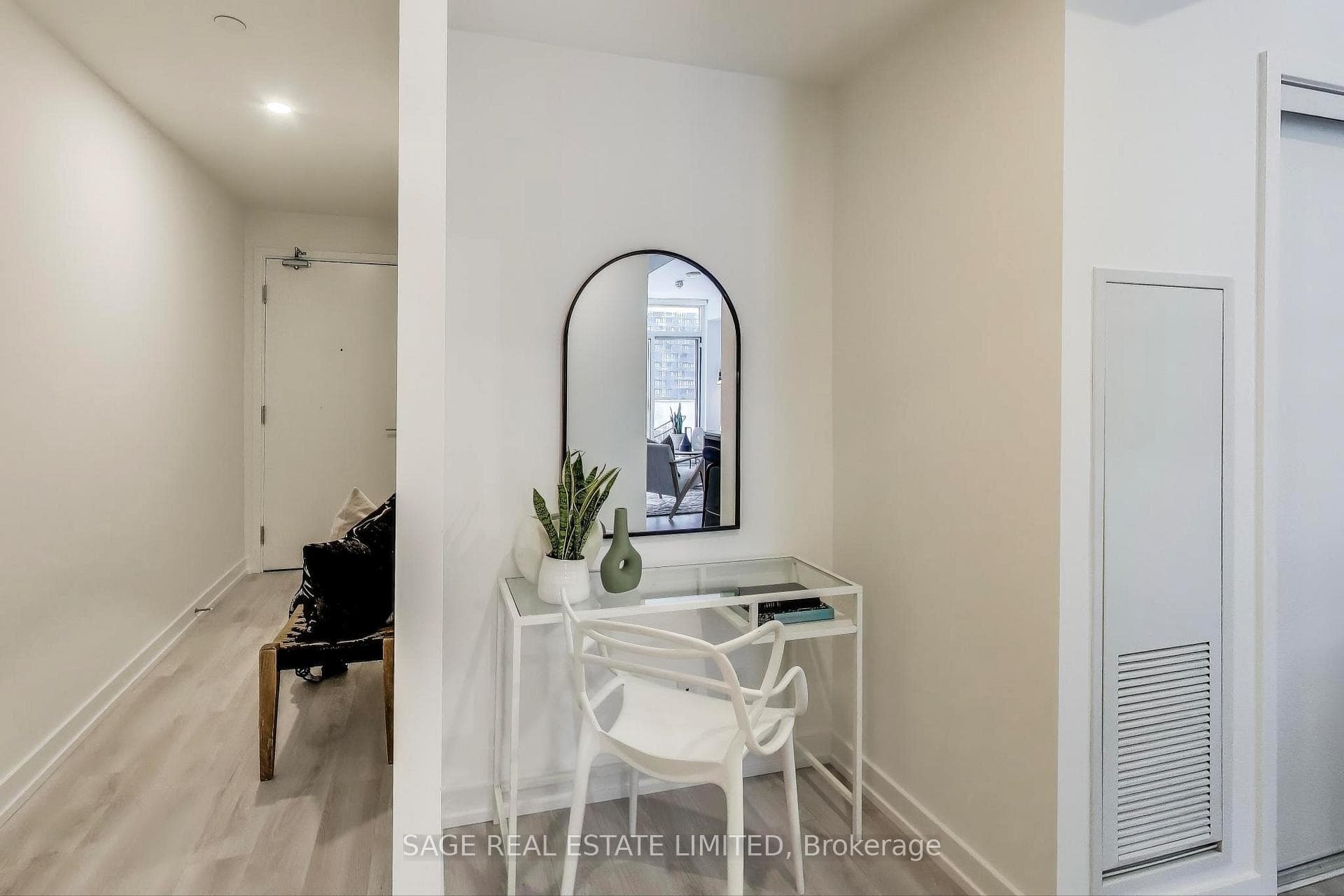 33 Helendale Avenue Unit 816 photo 19