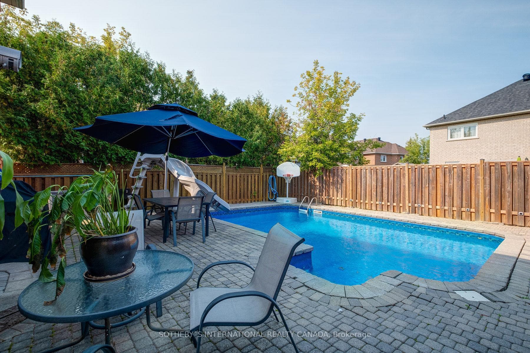 121 Kirkbride Crescent photo 15