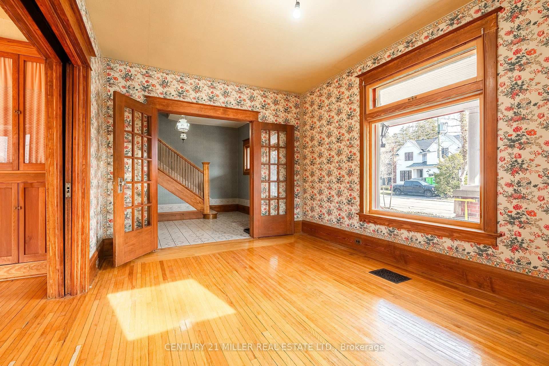 176 Douglas Avenue photo 9