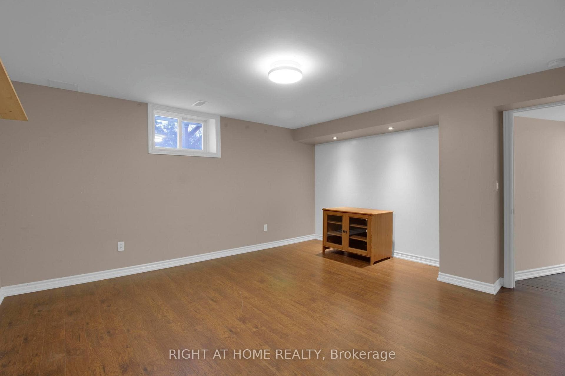 1425 Chalice Crescent photo 38