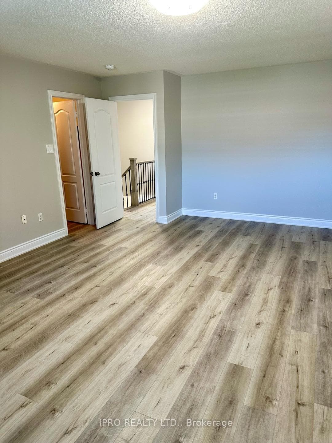 46 Tessler Crescent photo 10