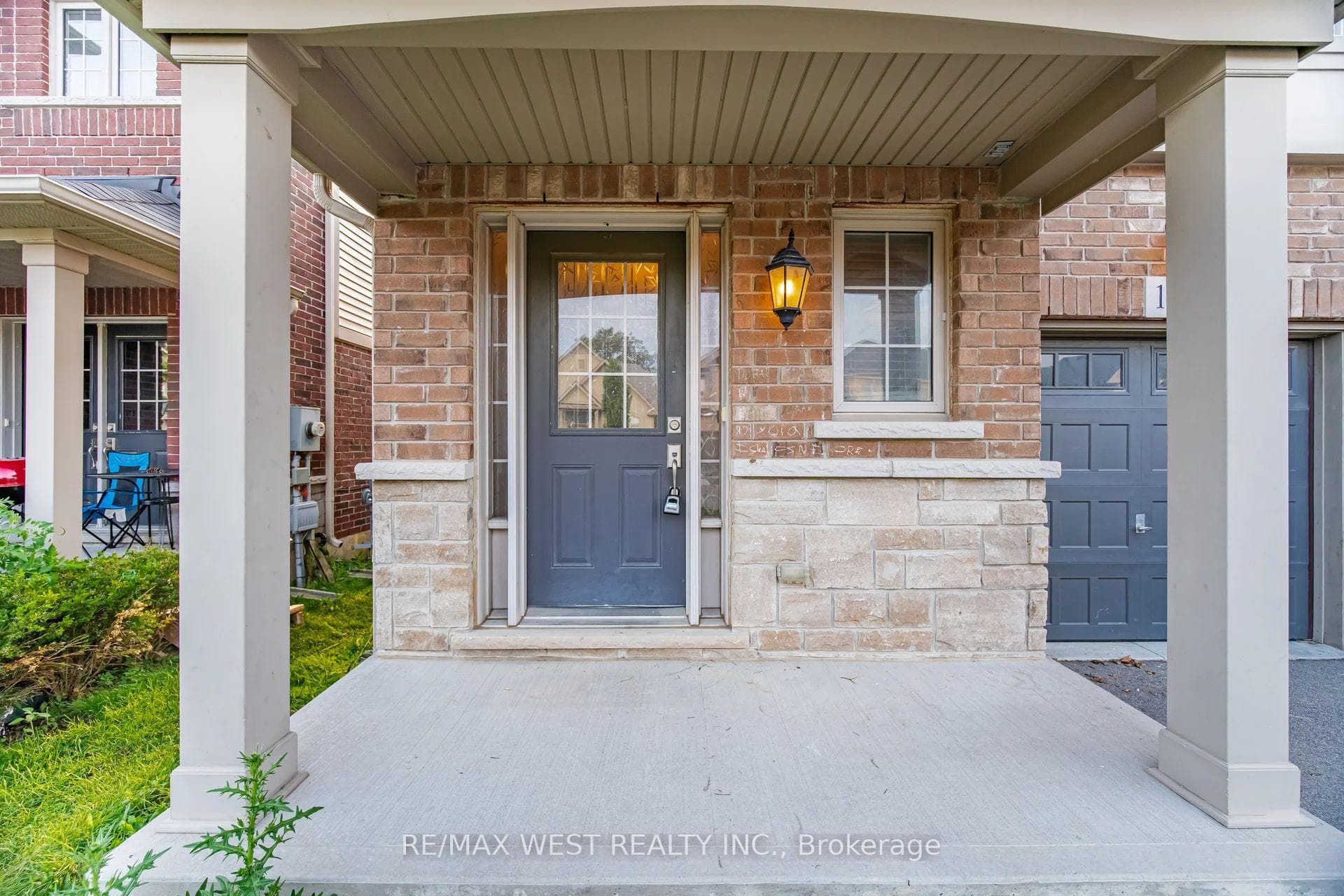137 Echovalley Drive photo 4