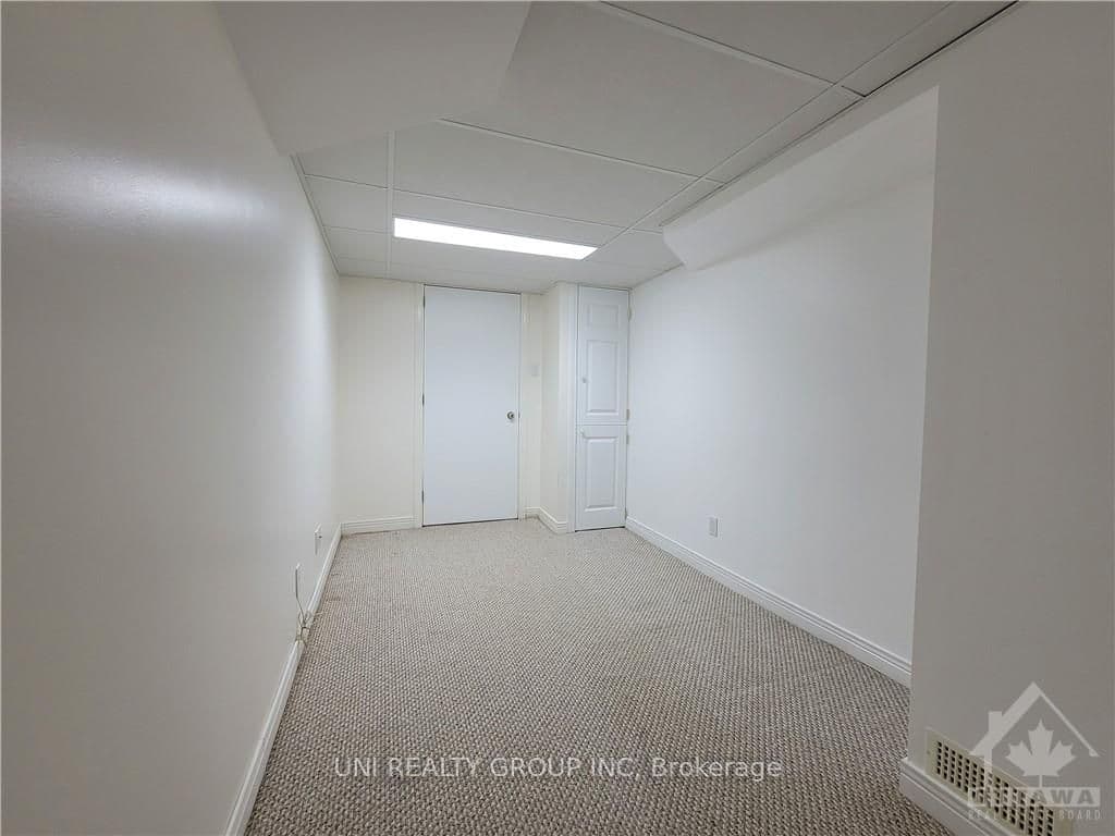 96 WESTPOINTE Crescent photo 26