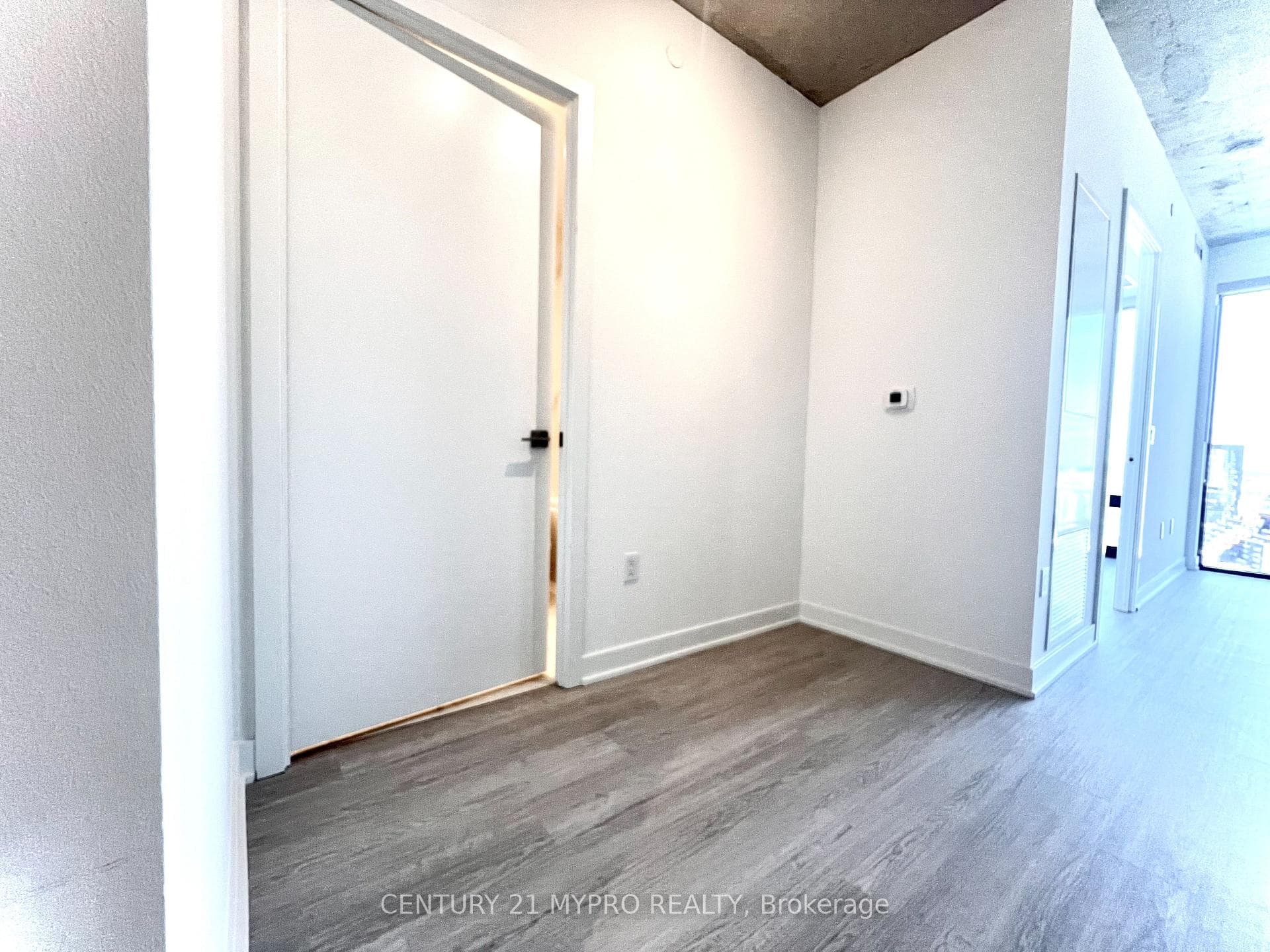 284 king Street Unit 2301 photo 4