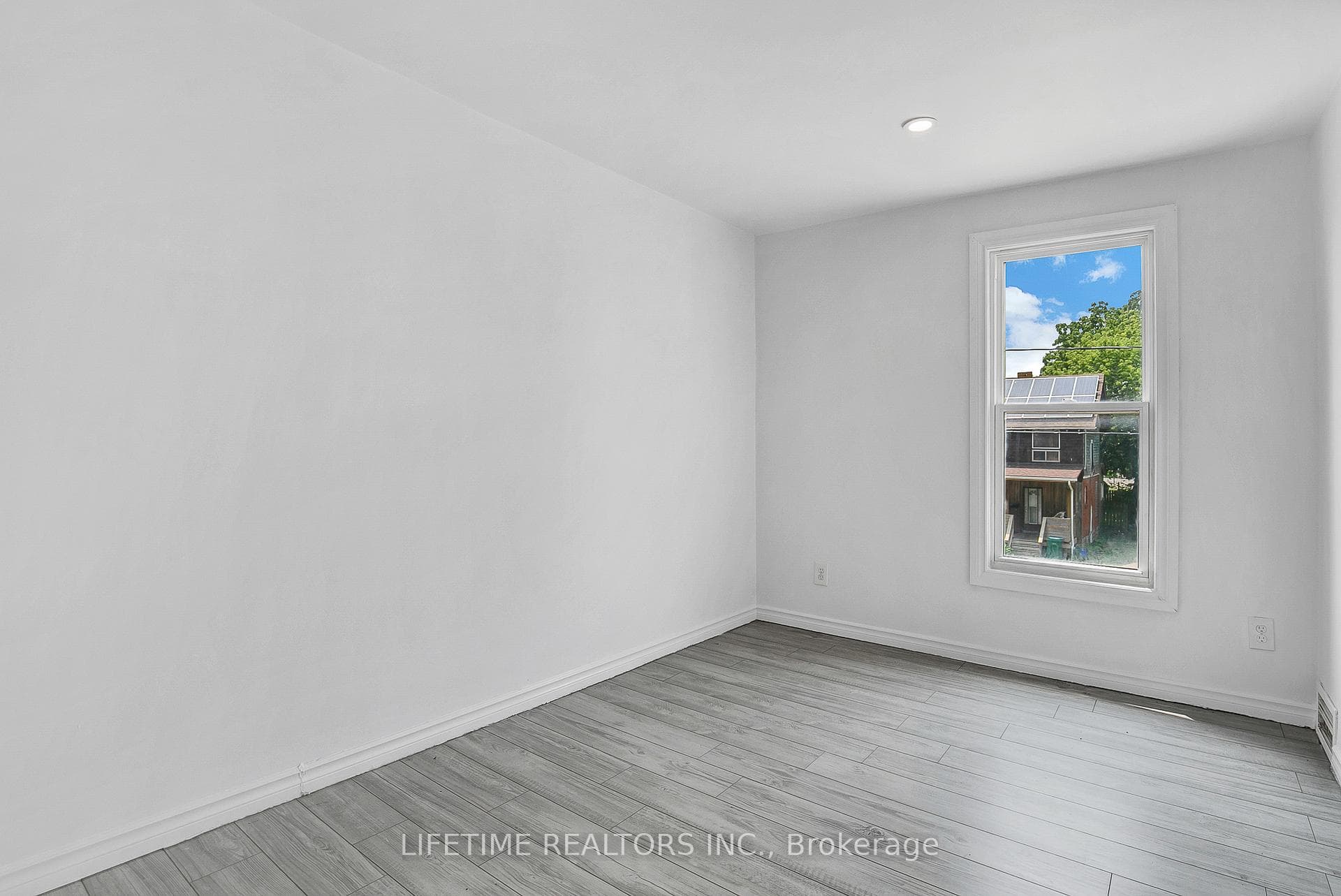1108 Wellington Avenue photo 17