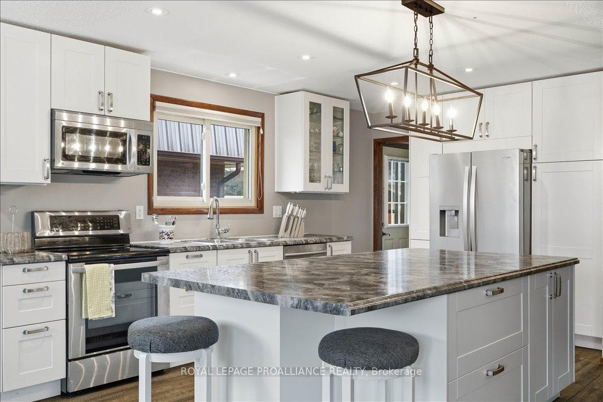 607 Bridge Street photo 13