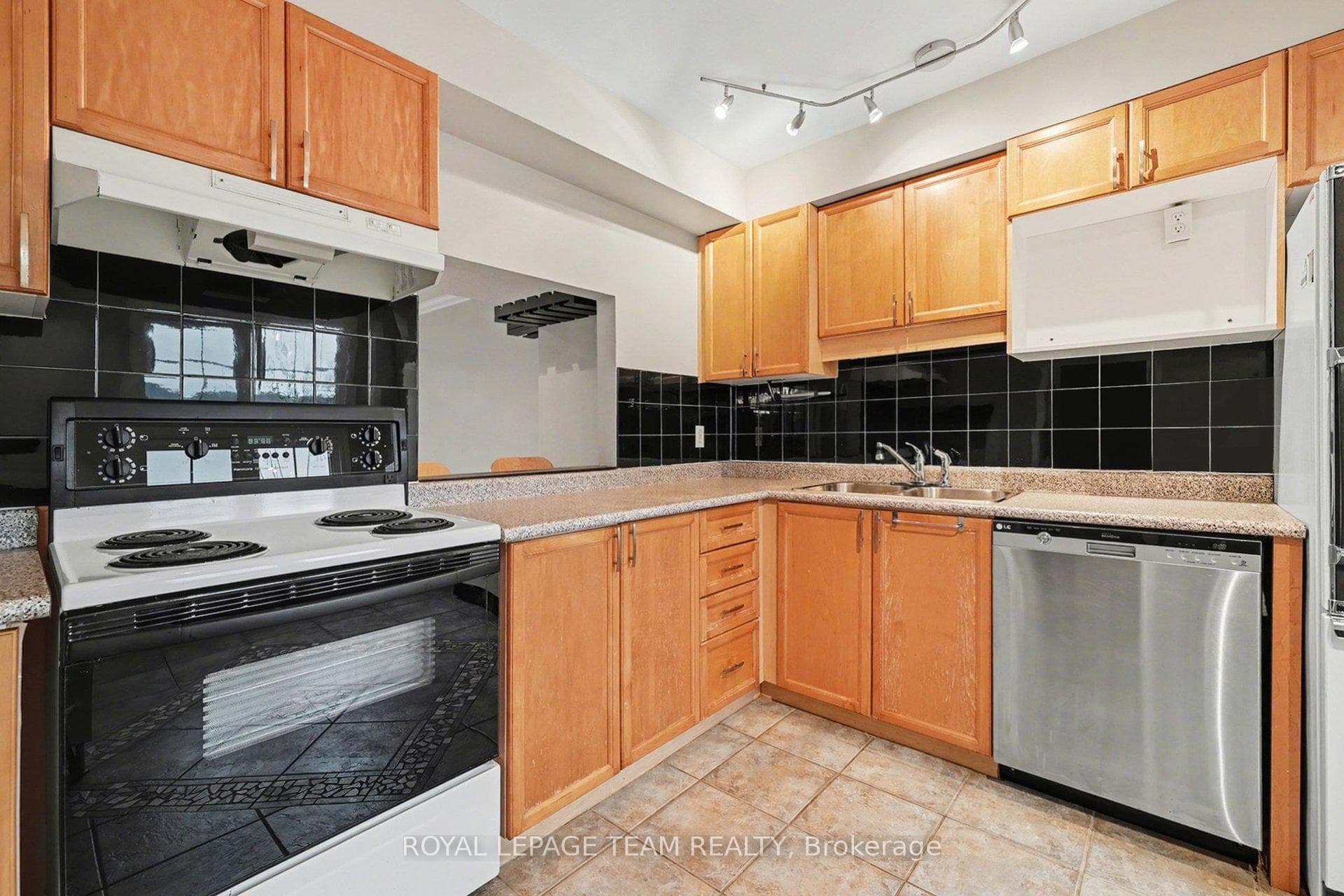 187 MONTEREY Drive photo 12