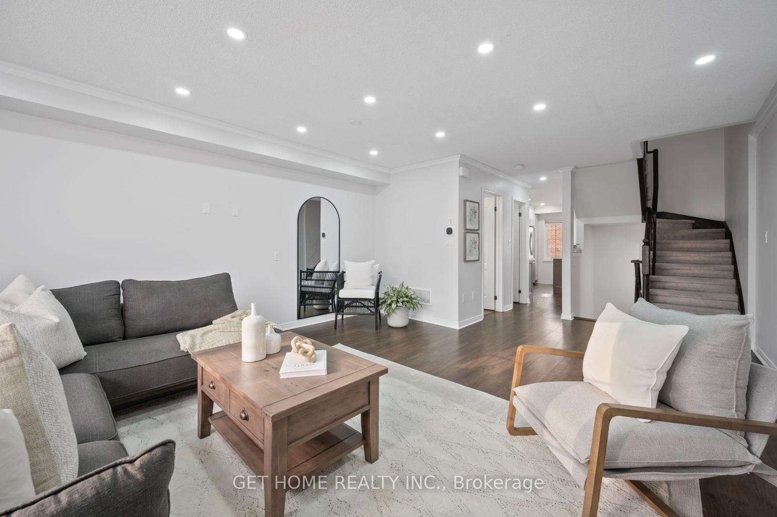 19 Benjamin Way photo 3
