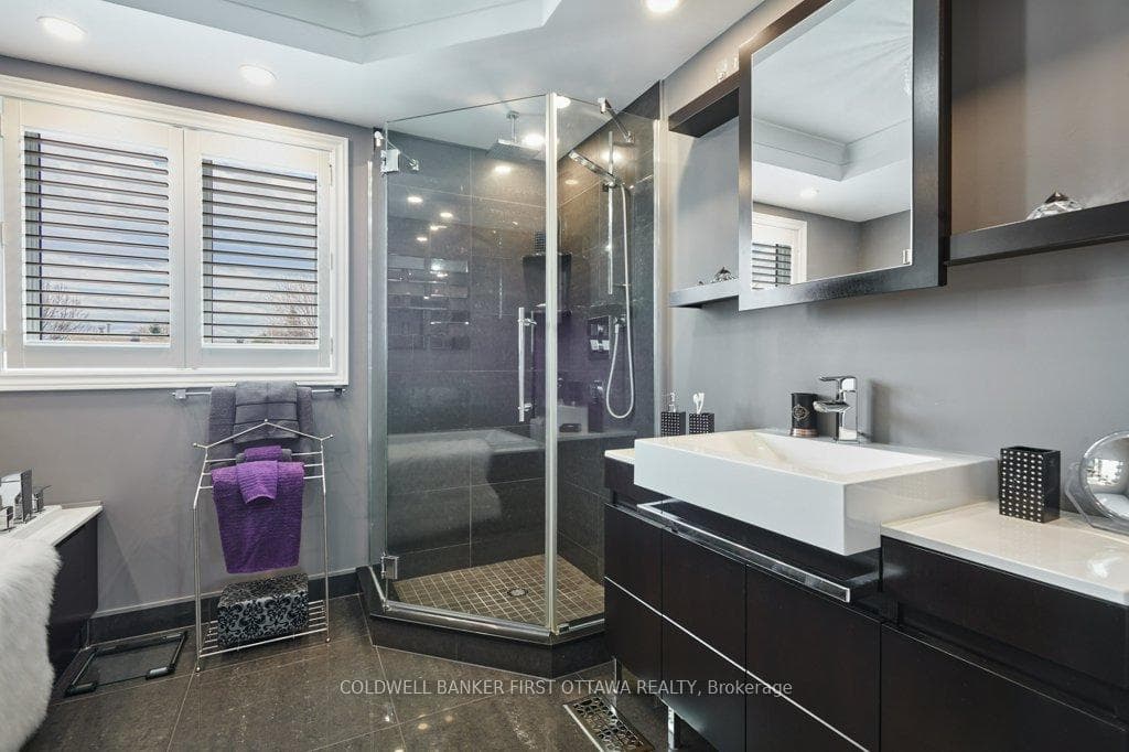 1592 Zachary Street photo 19