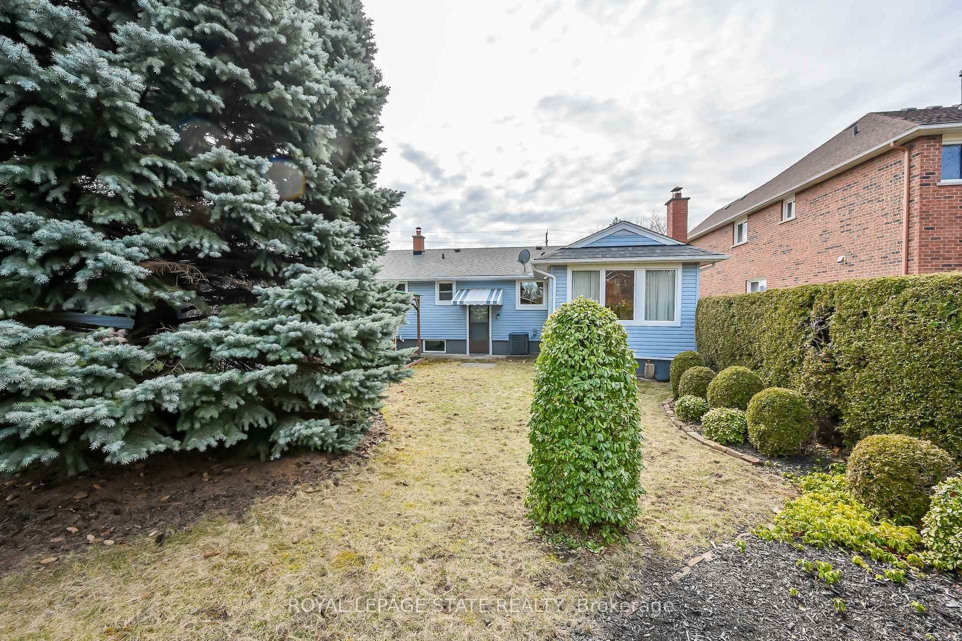 667 Maple Avenue photo 32