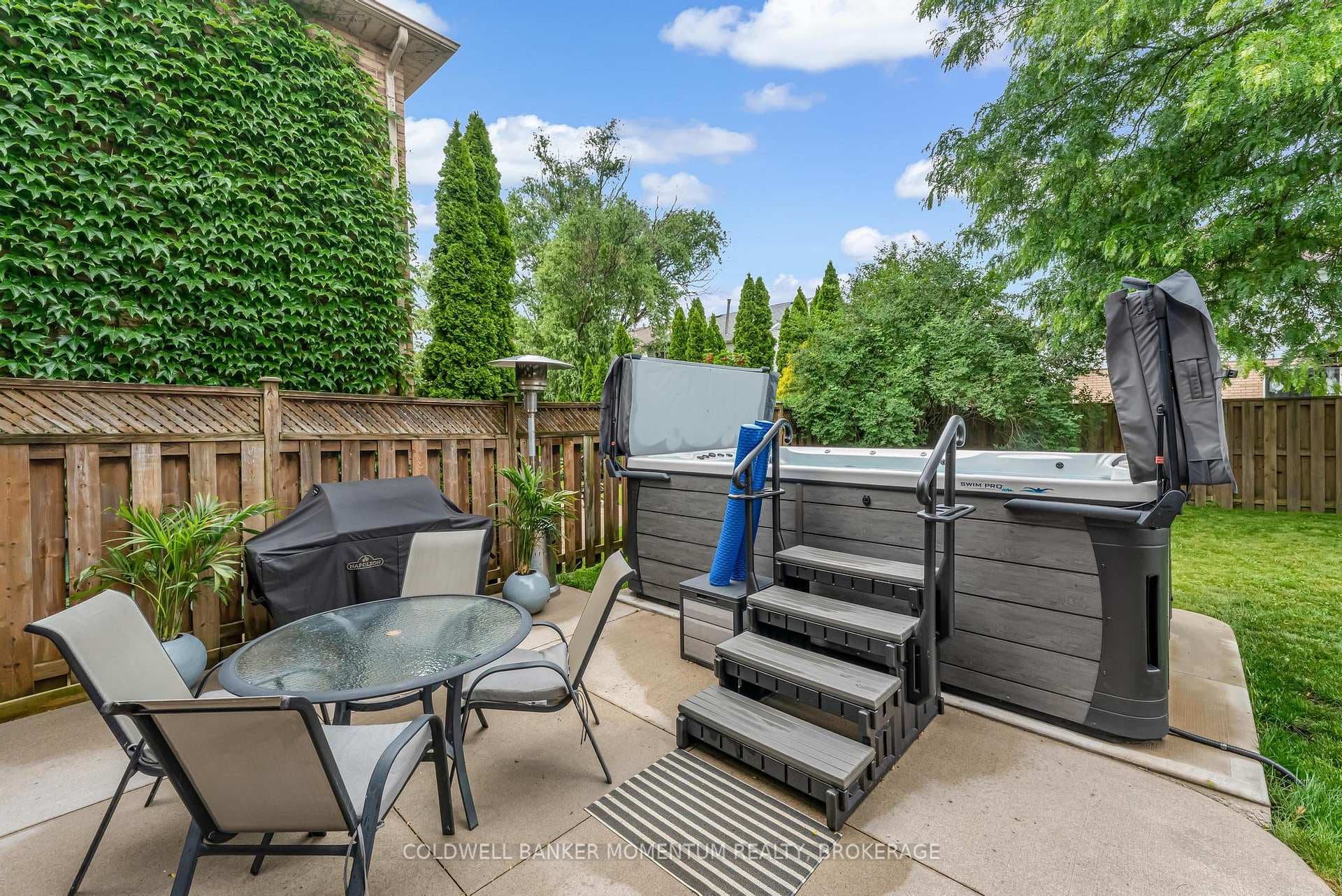 163 Crysler Crescent photo 34
