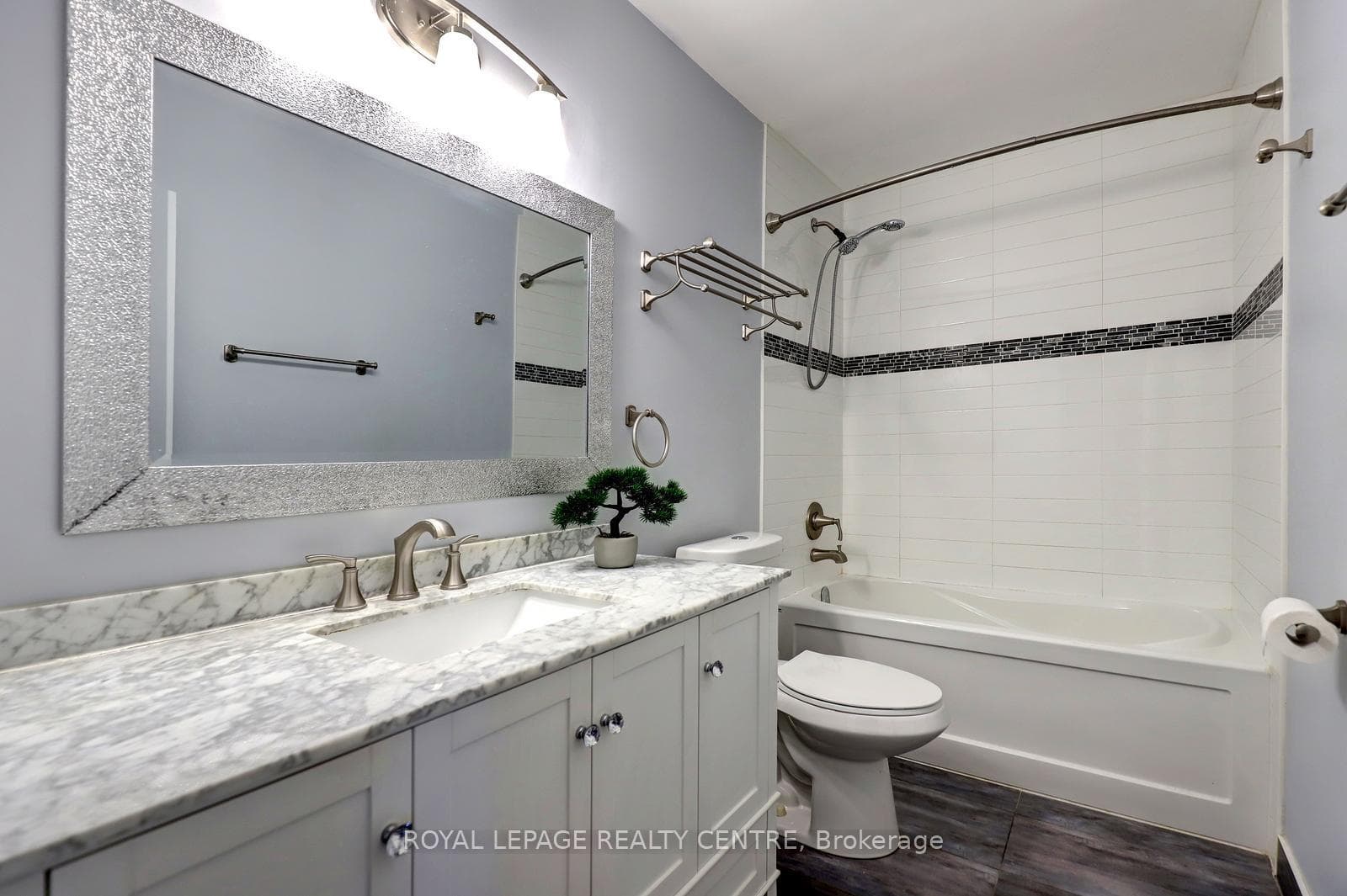 1278 Shamir Crescent photo 21