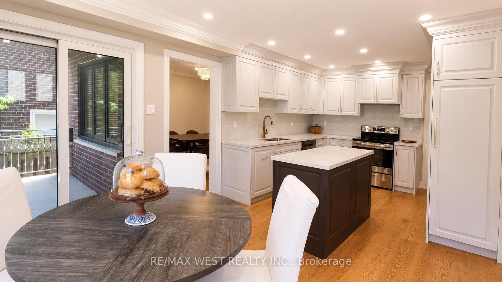 65 Foch Avenue photo 3