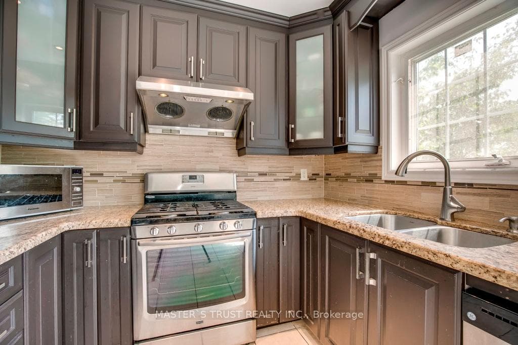 626 Society Crescent photo 10