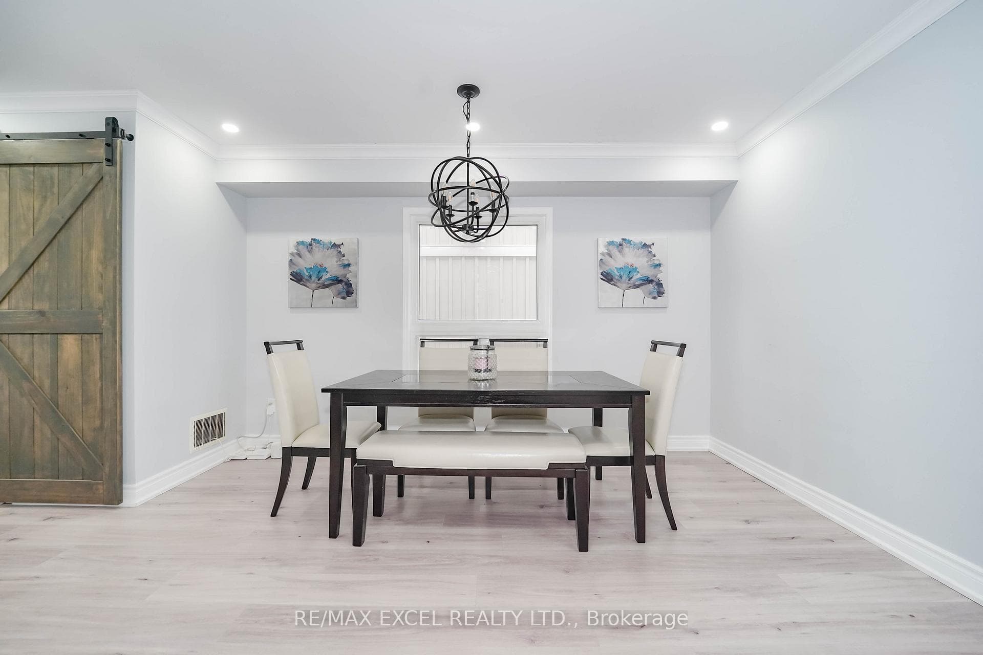 1031 Beneford Road photo 8