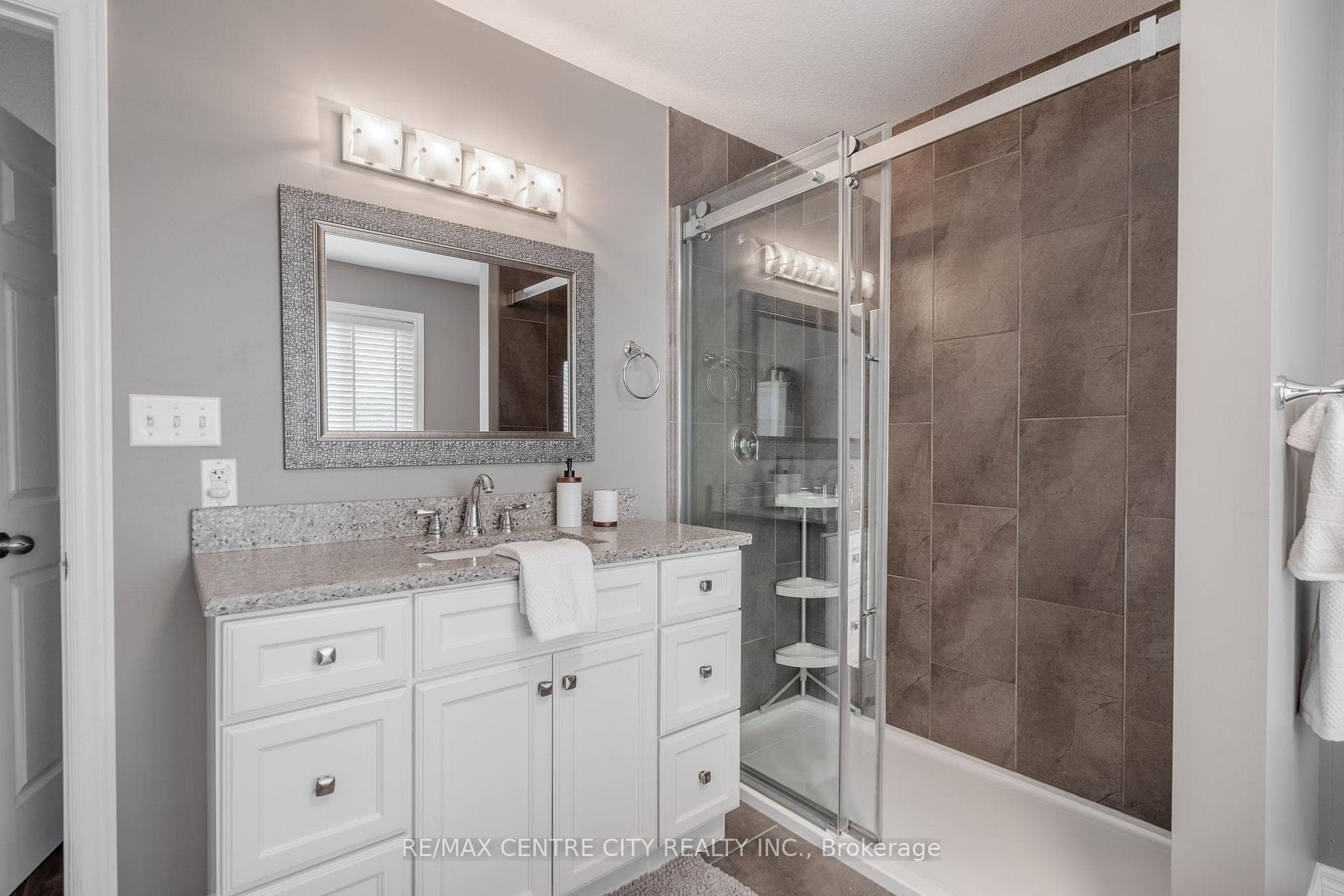 1838 Foxwood Avenue photo 21