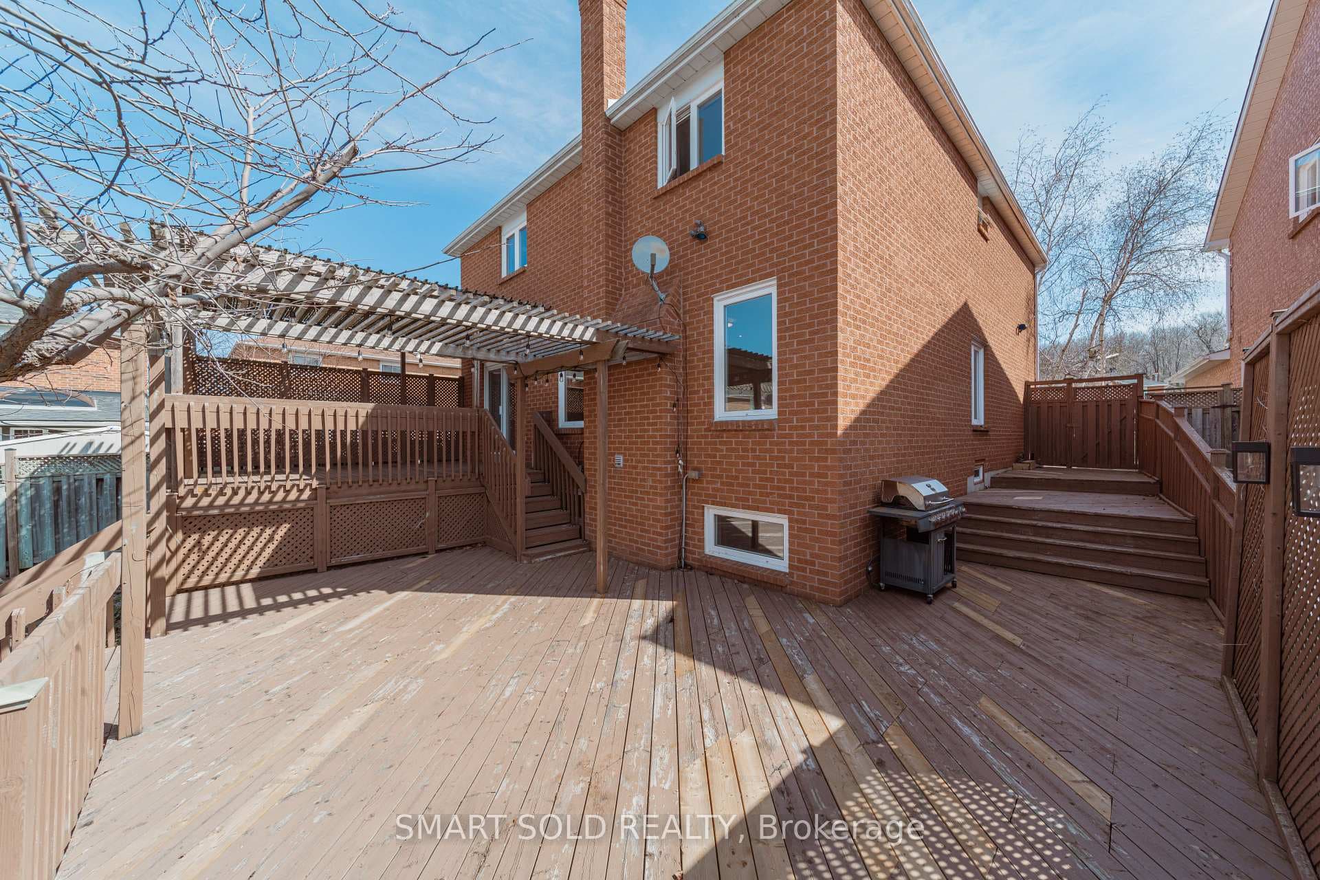 290 Greenock Drive photo 39