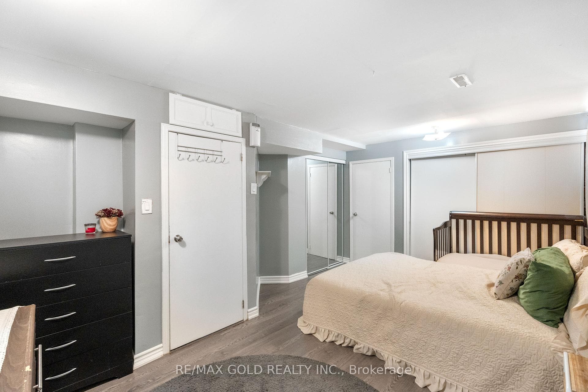 48 Maidstone Crescent photo 45