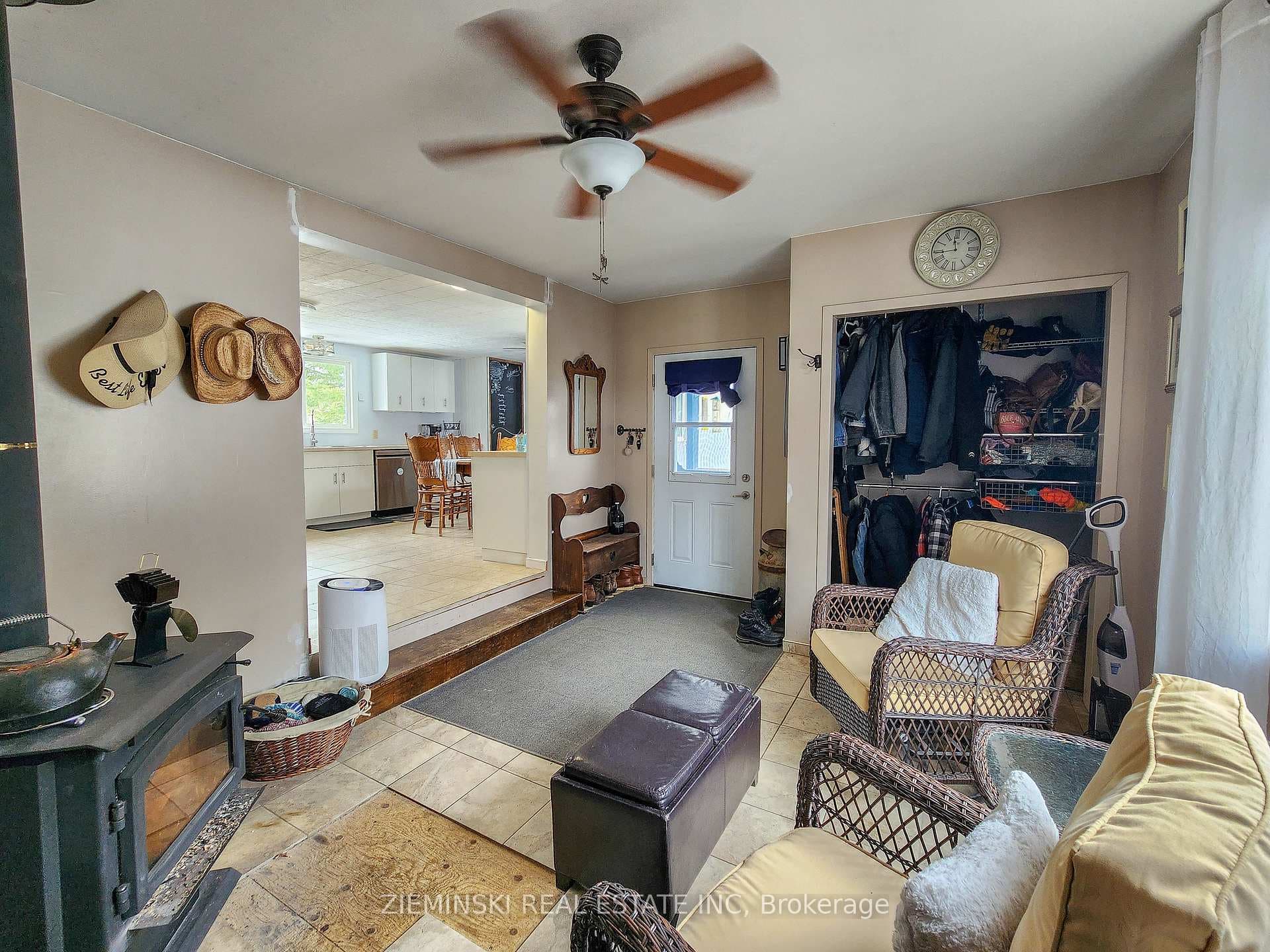 21-8885 11 Highway photo 29