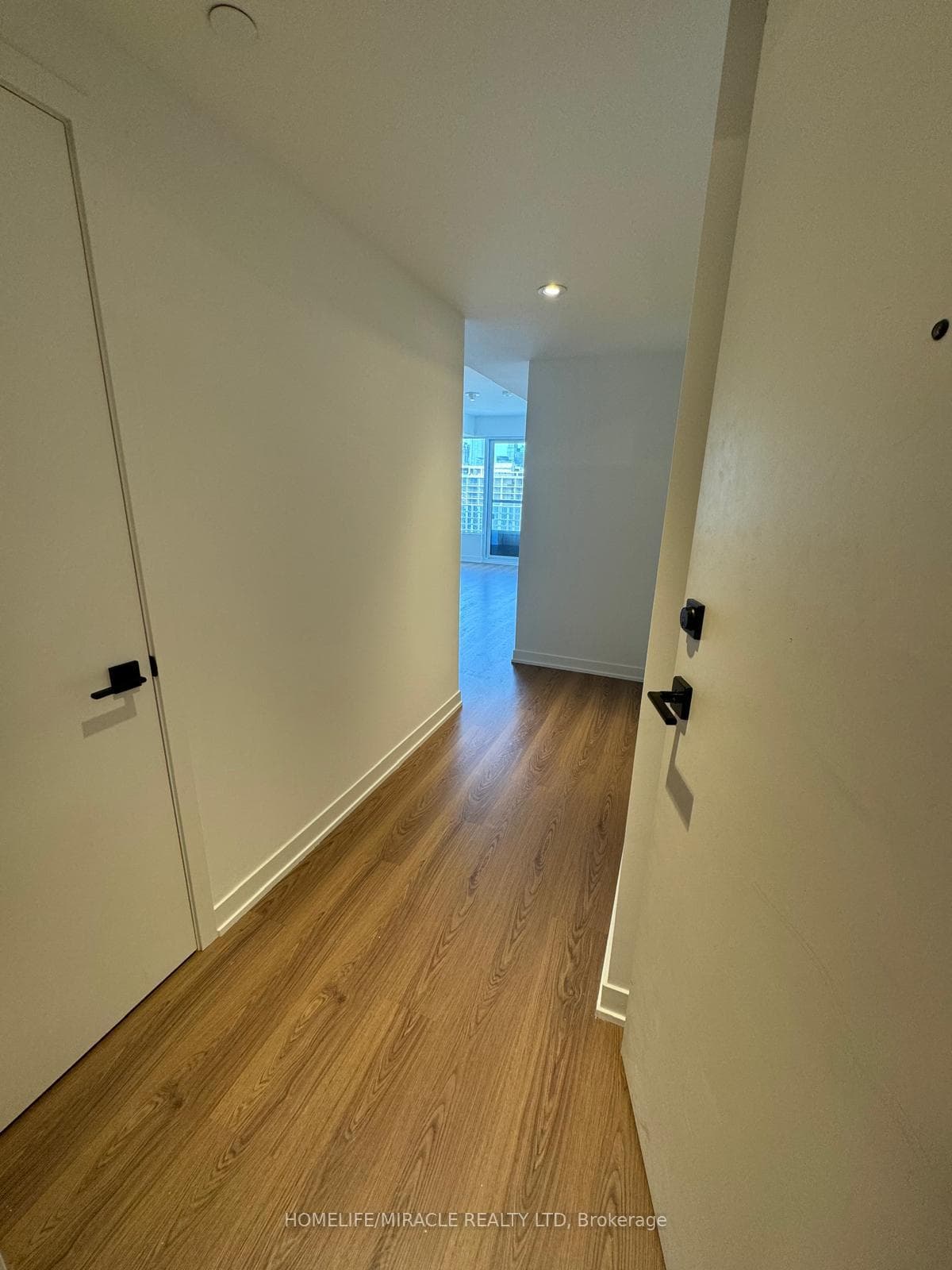 319 Jarvis Street Unit 3907 photo 2
