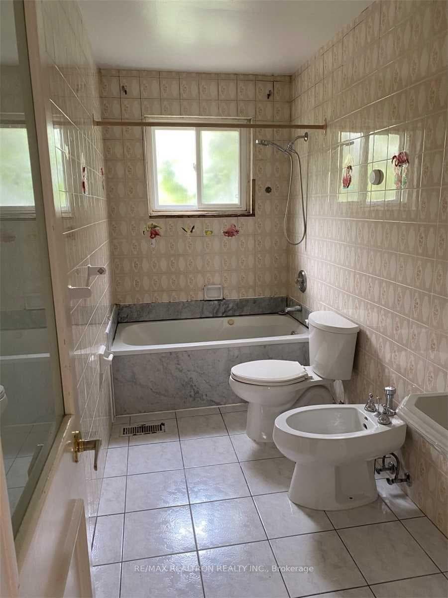 12 Mcclure Crescent photo 4
