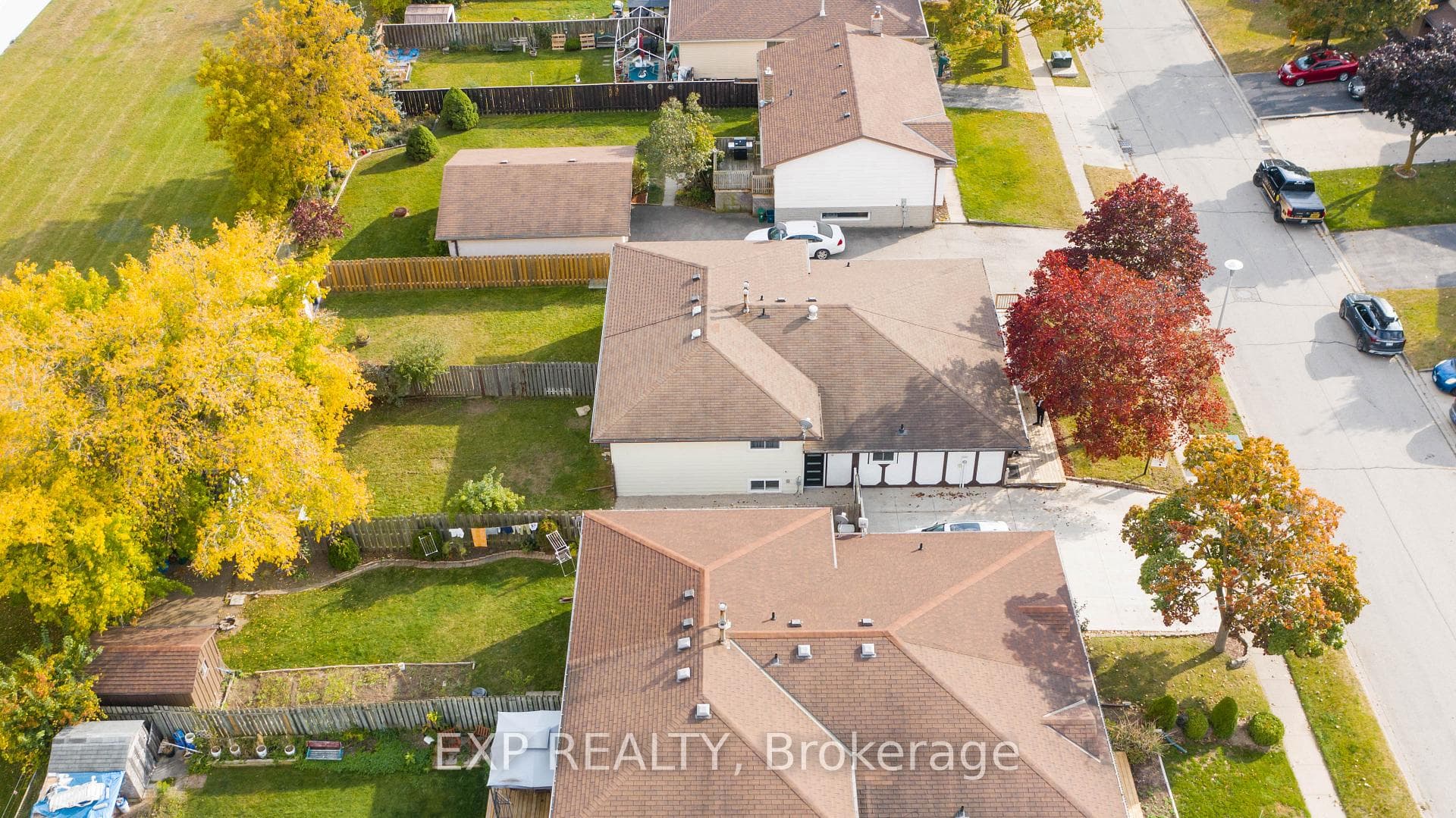 995 Langs Circle photo 2