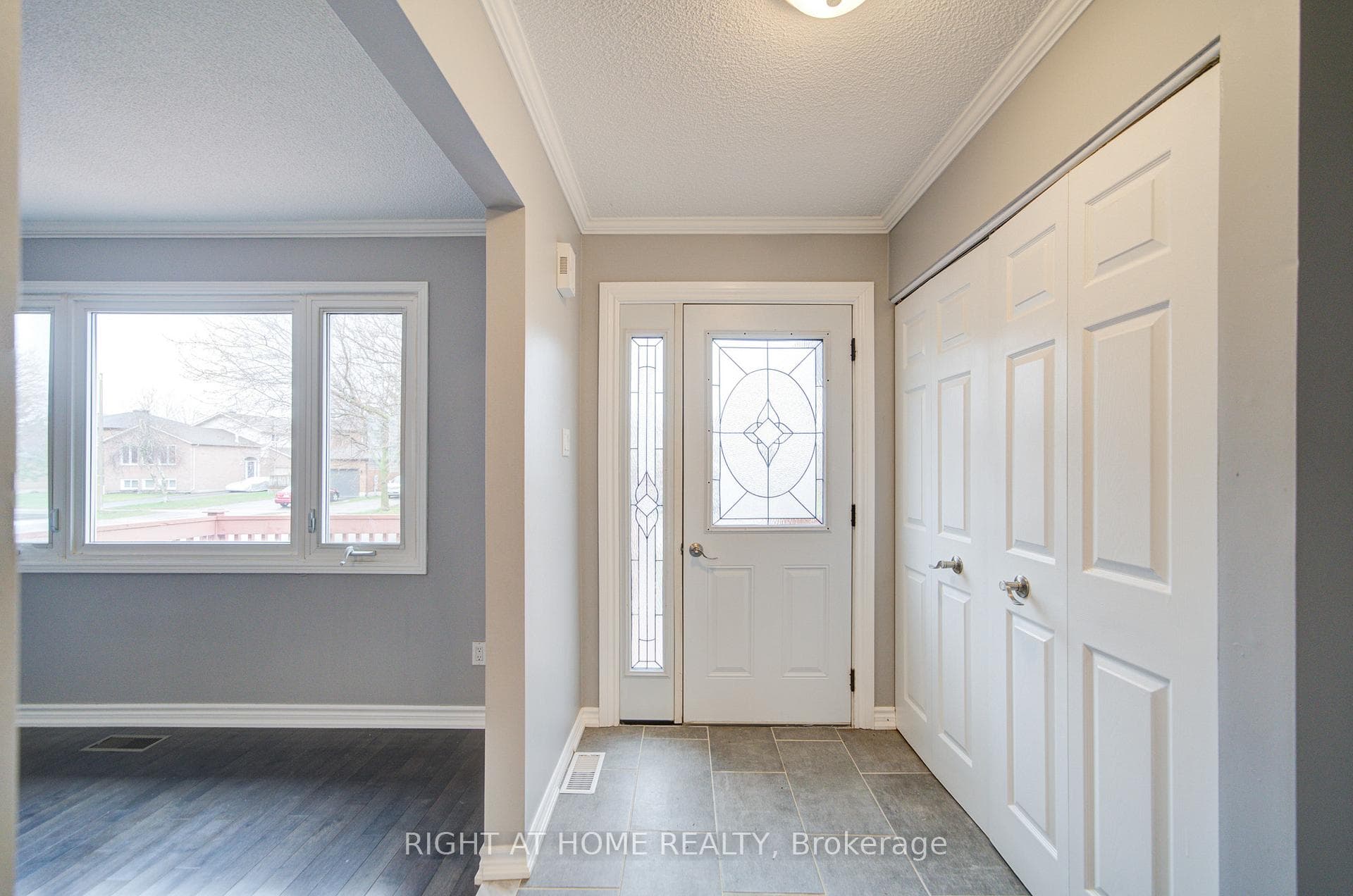 52 Rosenfeld Drive photo 4