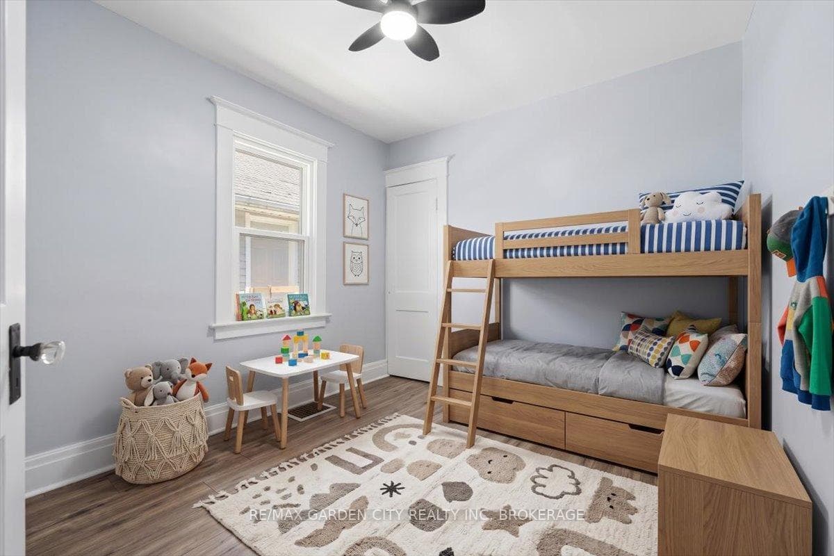 2nd bedroom