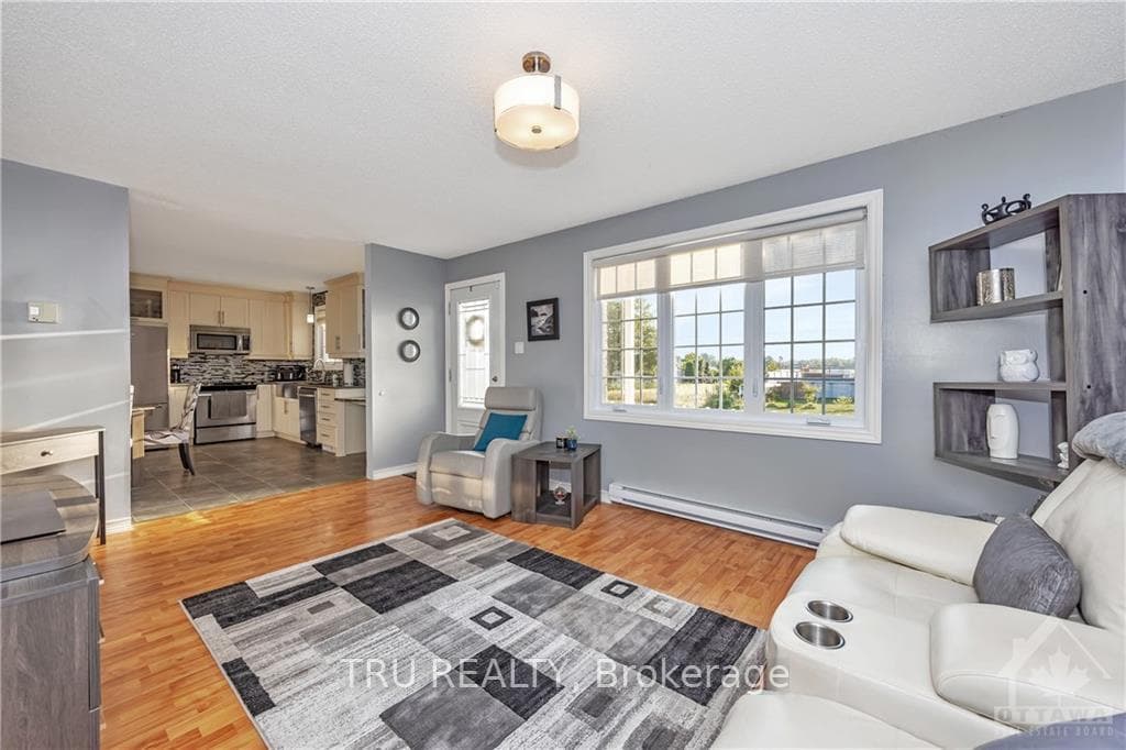 557 BOLT Street photo 11