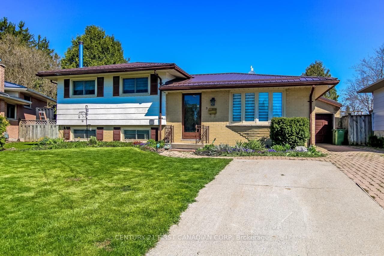 9 McLachlin Place photo 1