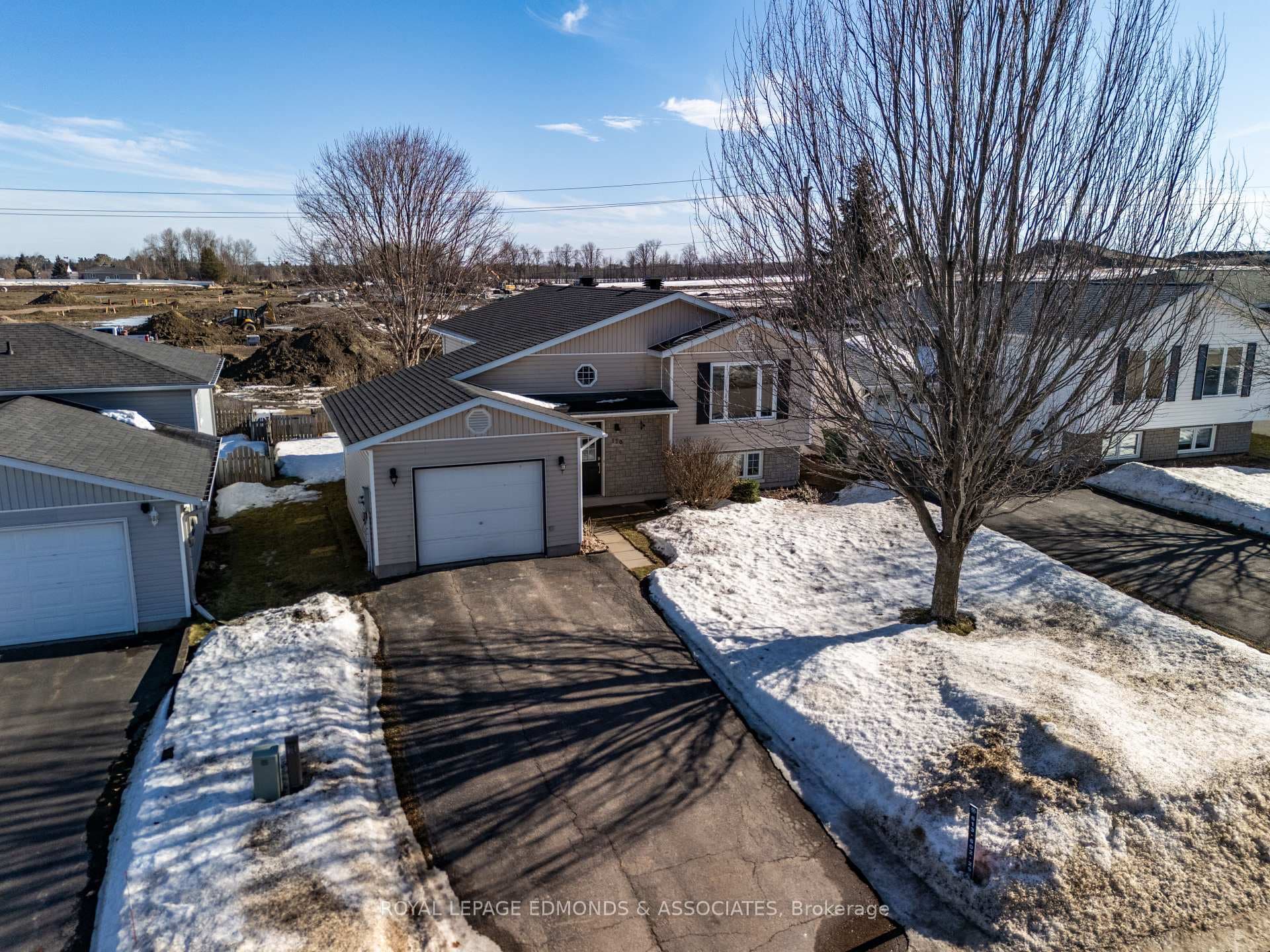 130 Cockburn Crescent photo 4