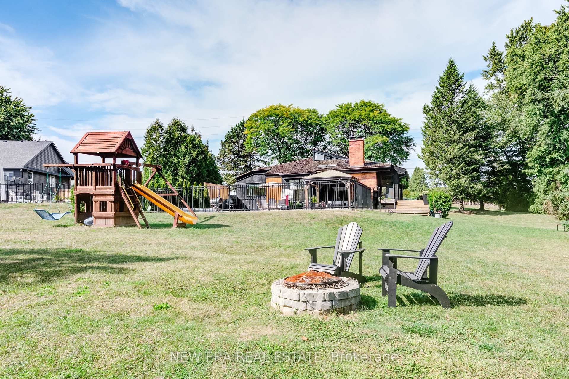 380 Parkside Drive photo 5