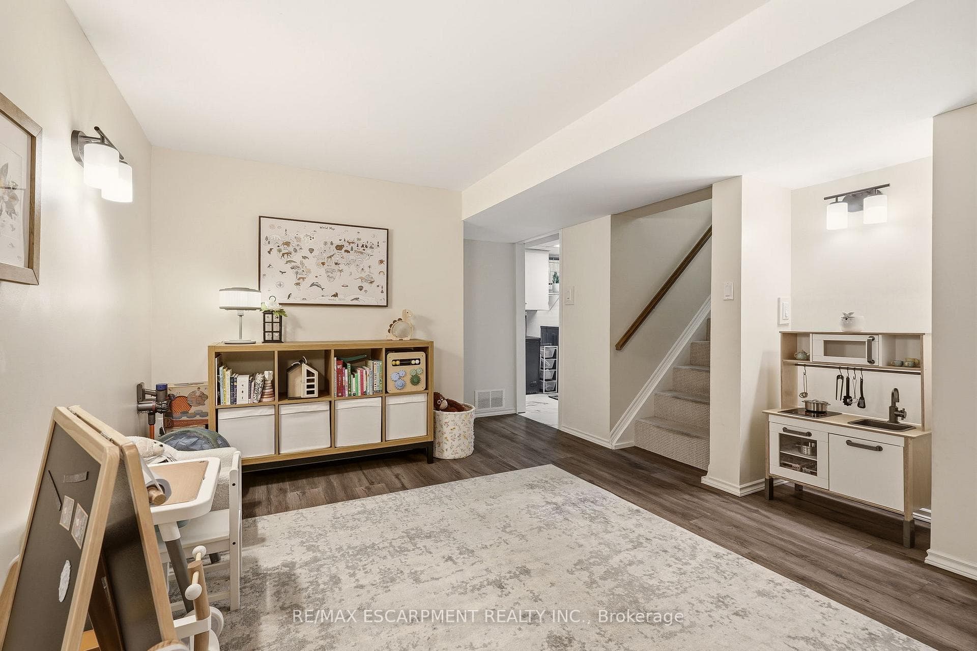 851 Mewburn Road photo 25