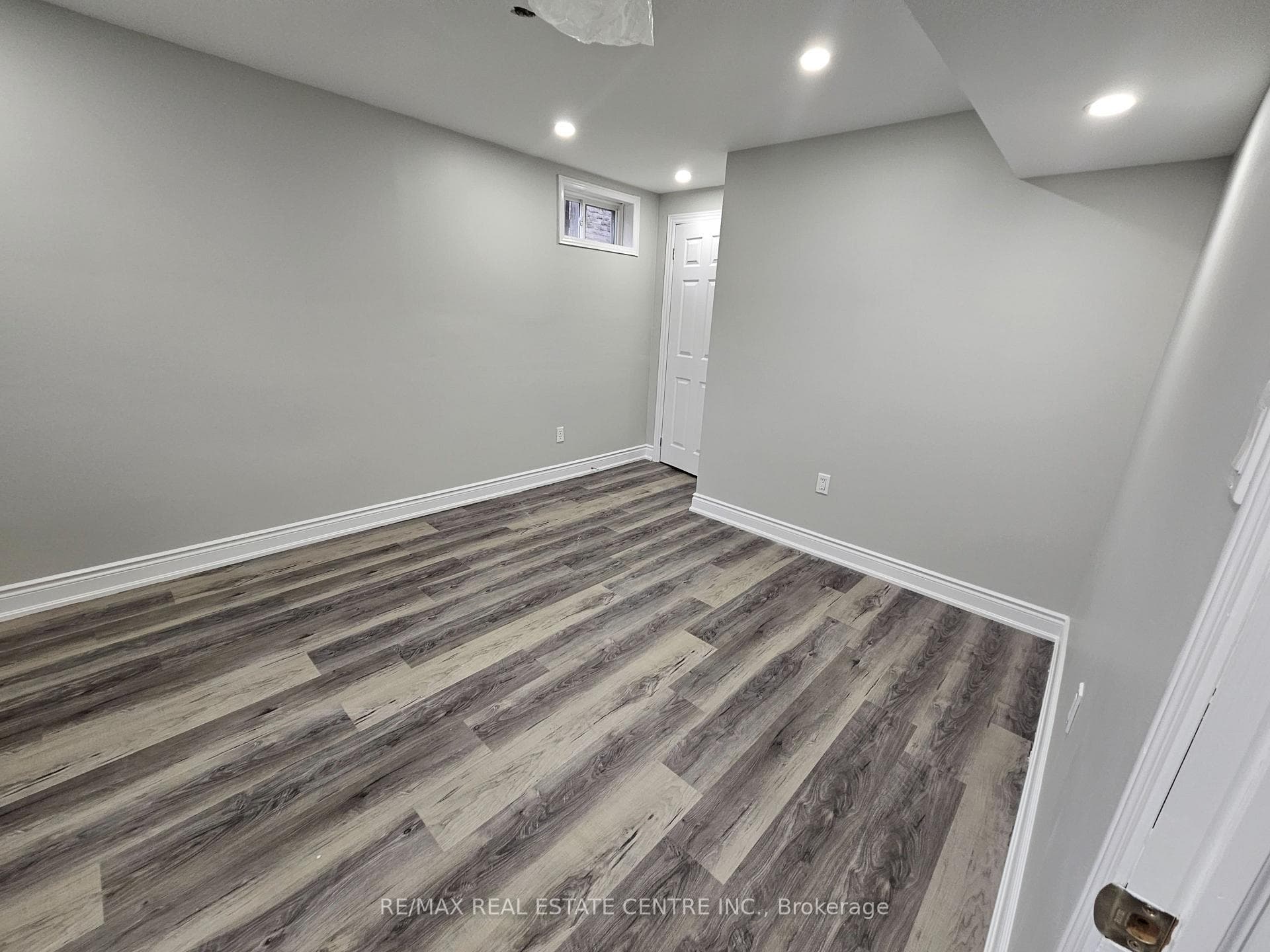 896 Morley Avenue Unit Lower photo 8