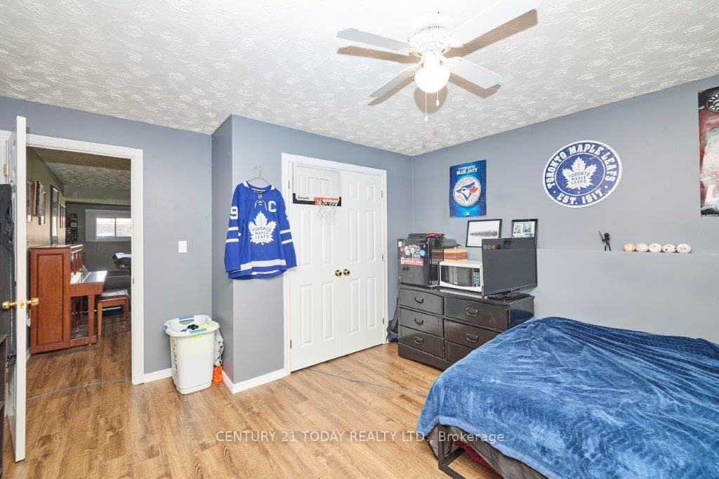 825 Woodside Court photo 20