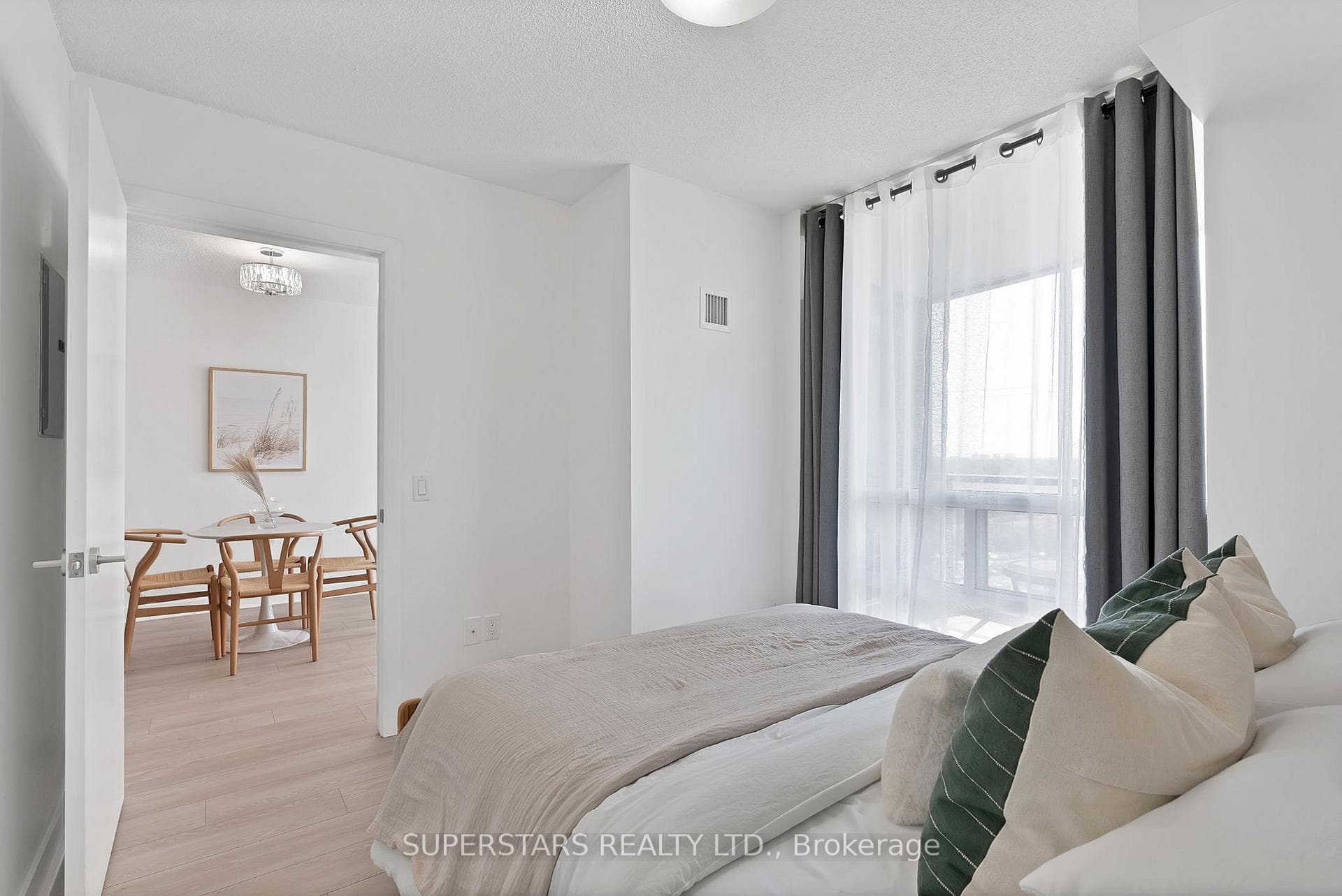 5740 Yonge Street Unit 903 photo 11