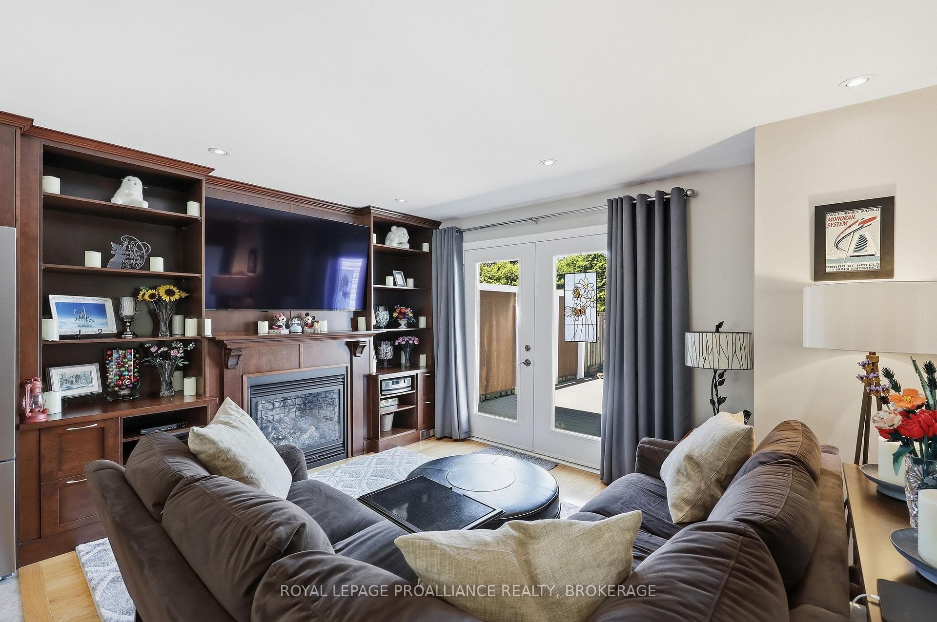 6 Byron Crescent photo 18