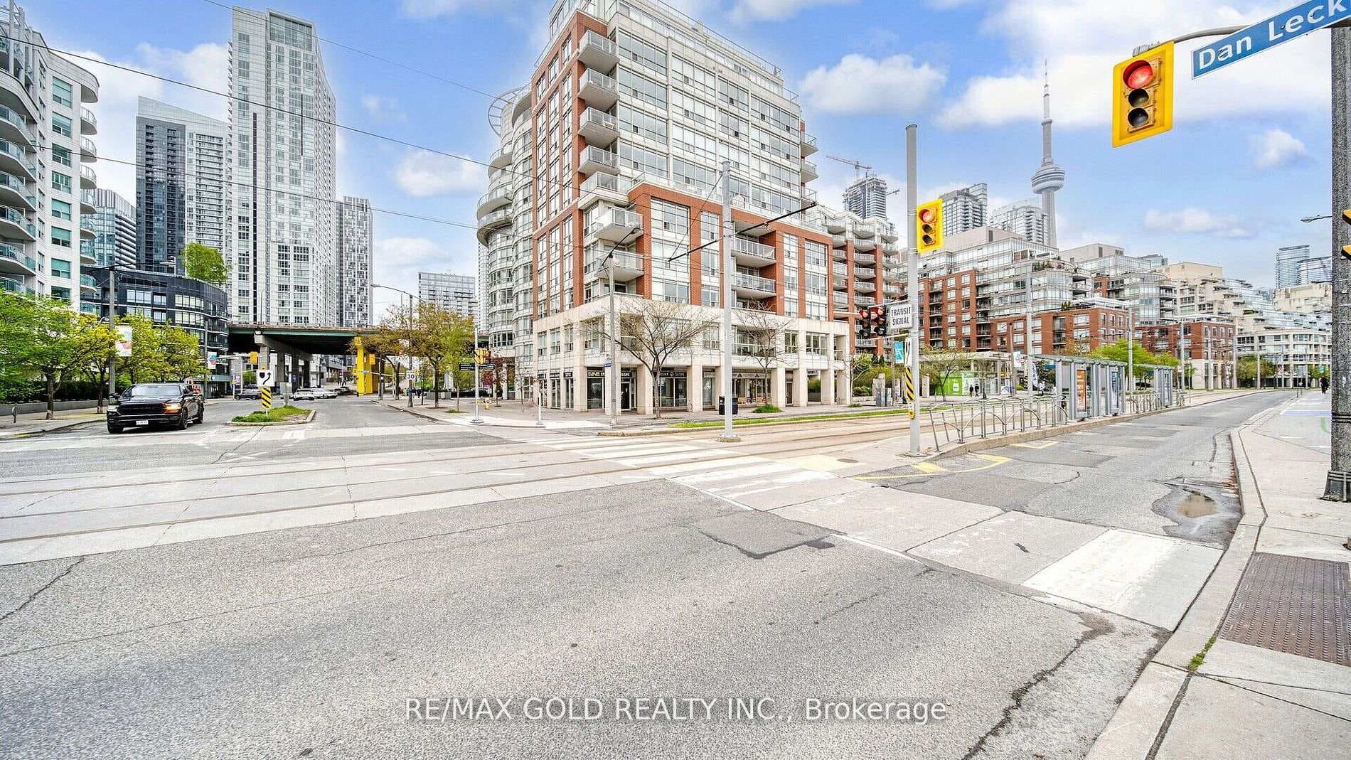 550 Queens Quay Unit 509 photo 26