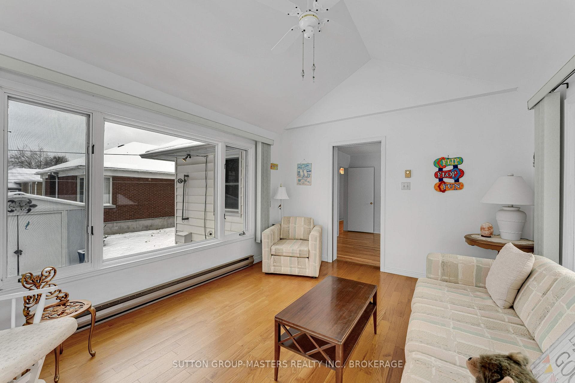 913 Victoria Street photo 21