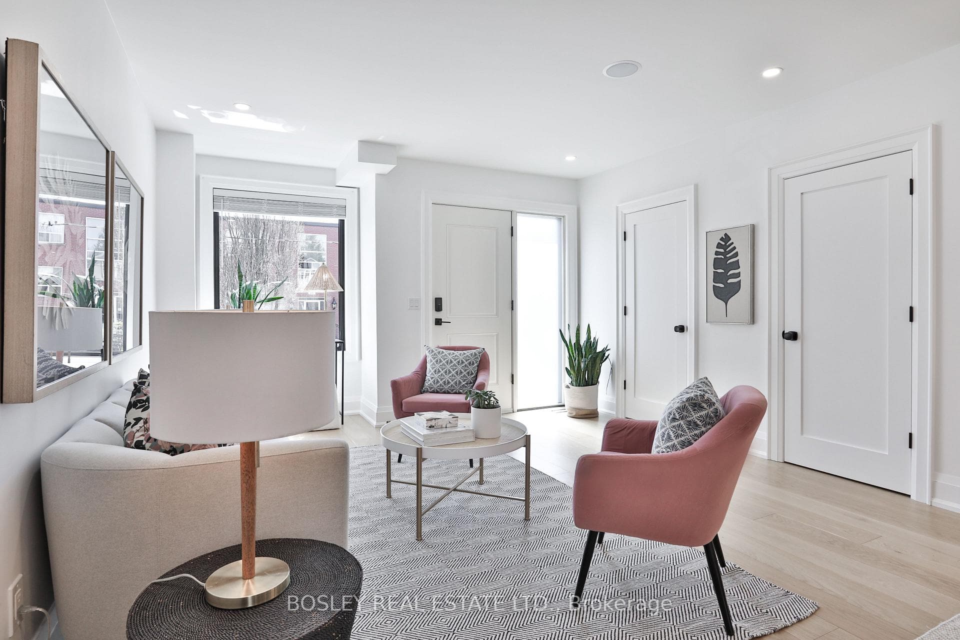728 Balliol Street photo 4