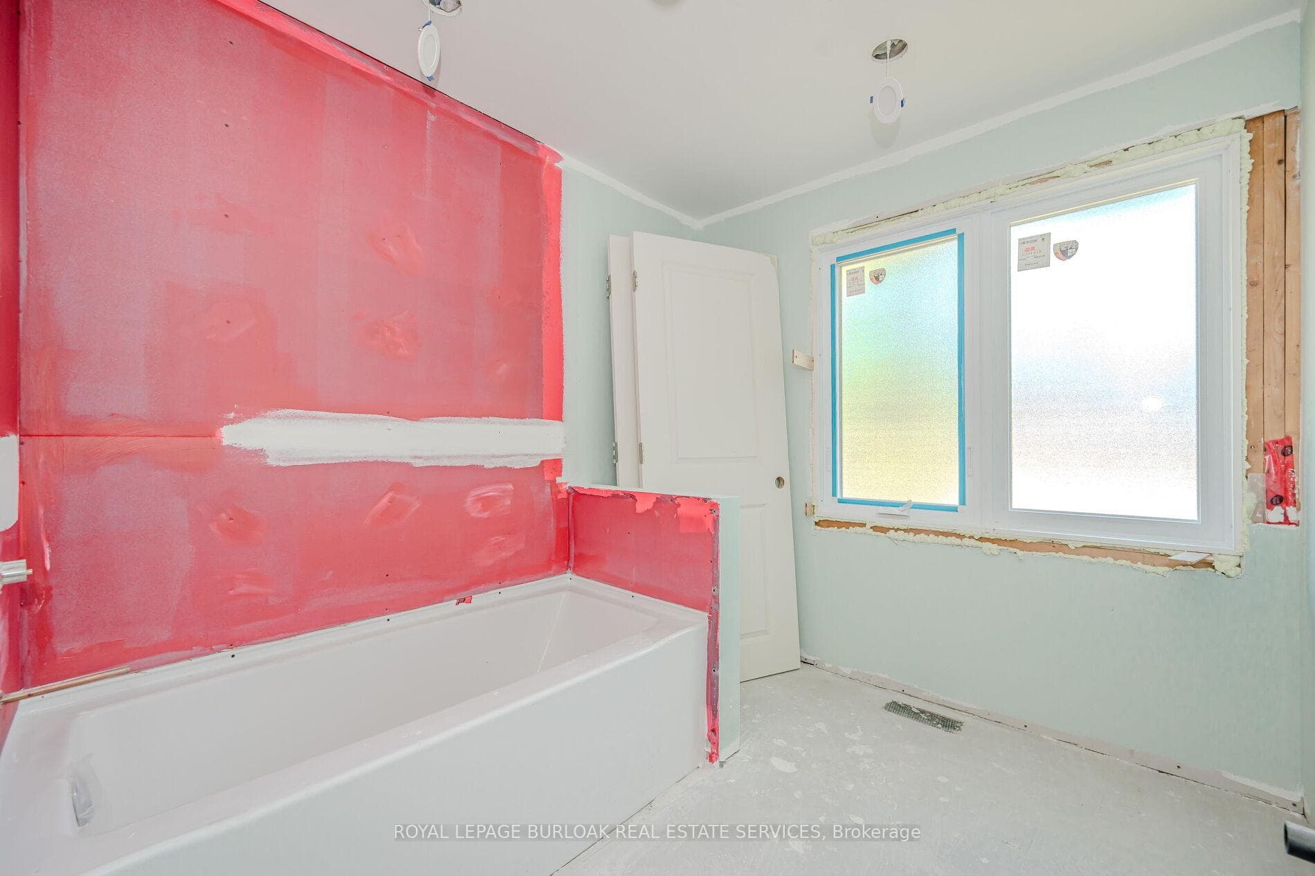 640 Dynes Road photo 27