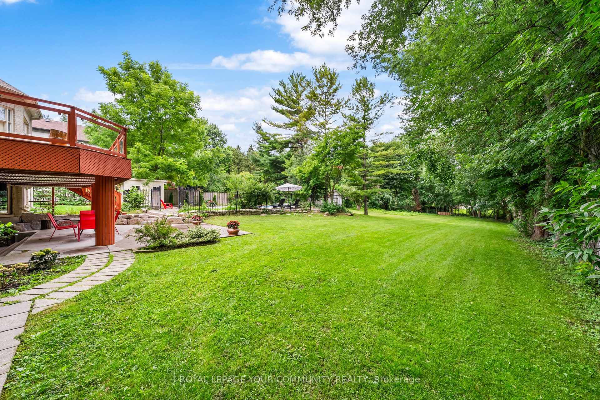 48 Arnold Avenue photo 37