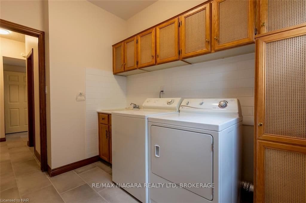 22 DEERPARK Crescent photo 19