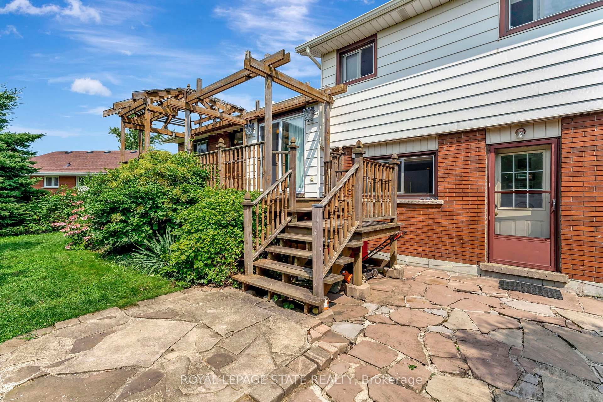 74 Hardale Crescent photo 38