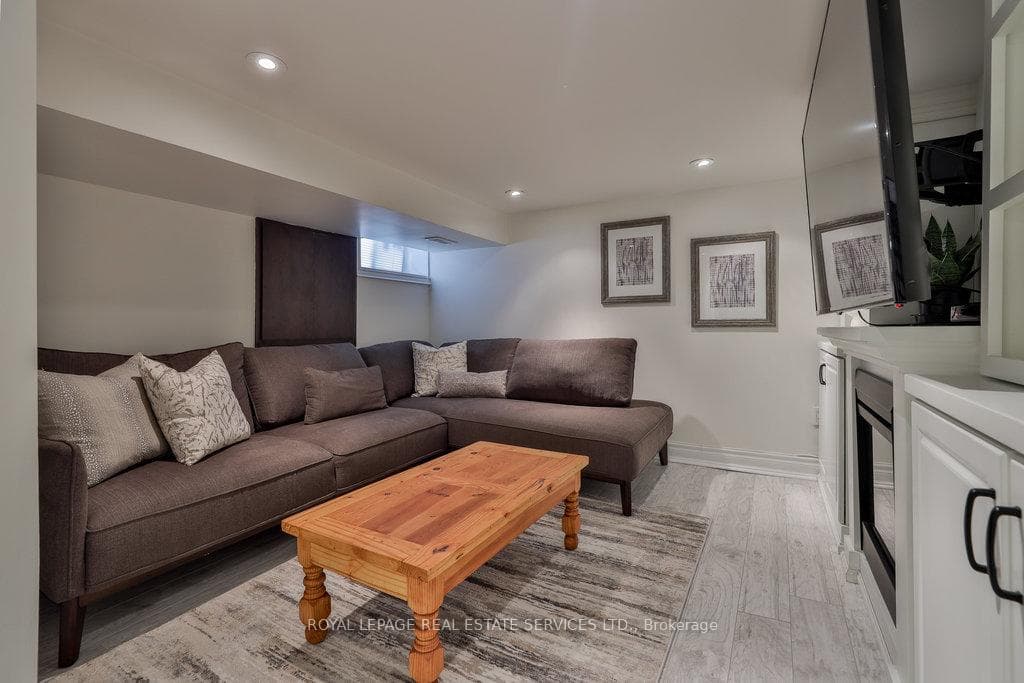 124 Coxwell Avenue photo 27