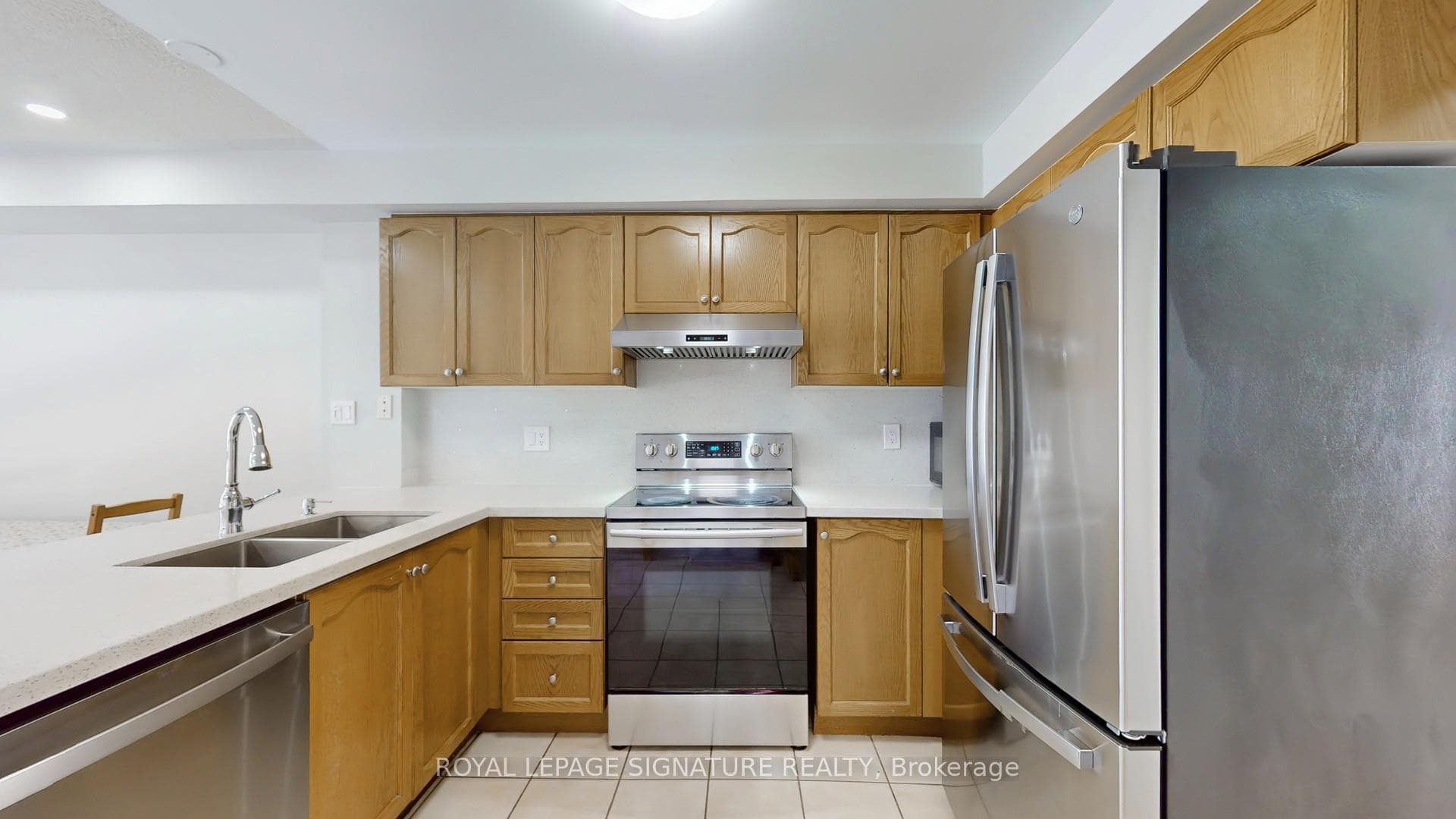 16 Pennefather Lane photo 10